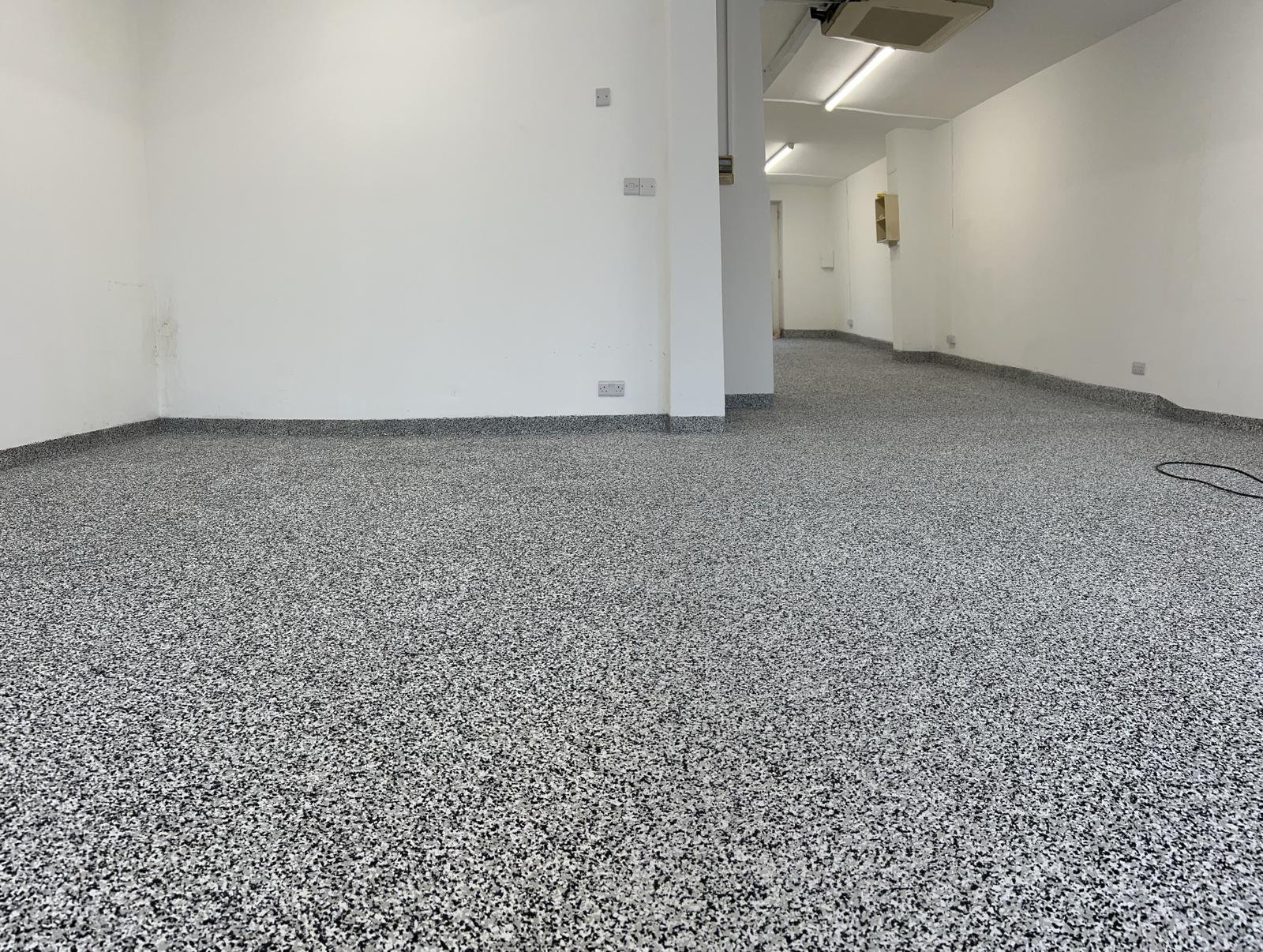 Polyaspartic flake floor