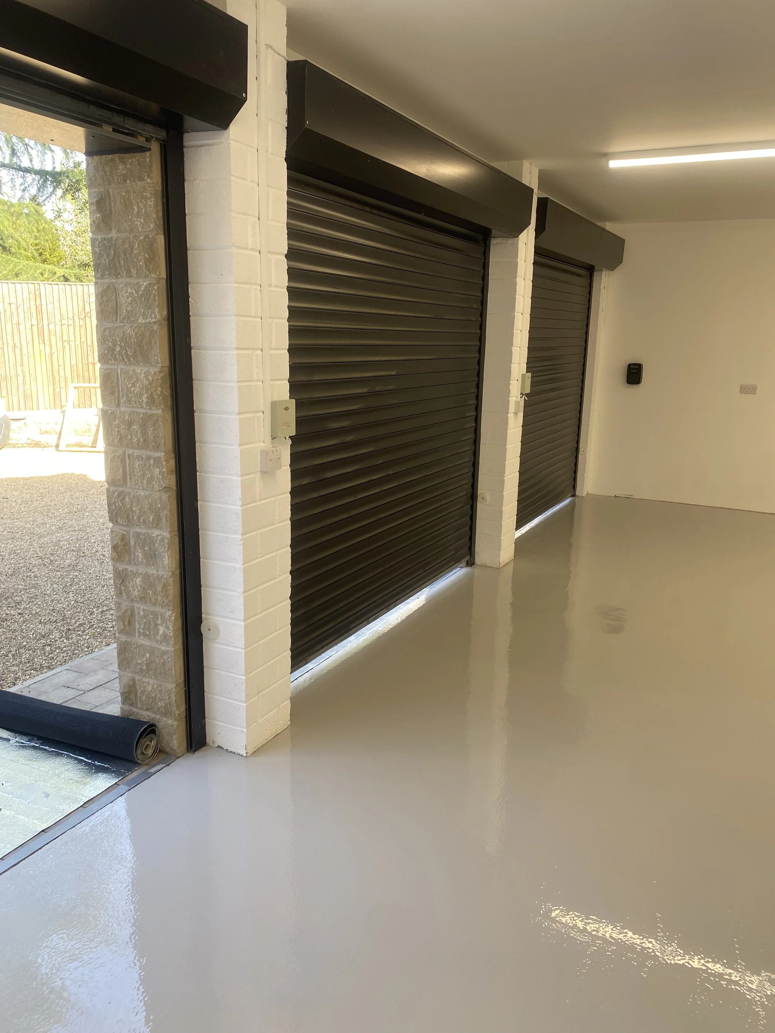 A professionally installed epoxy high build epoxy resin floor in a garage