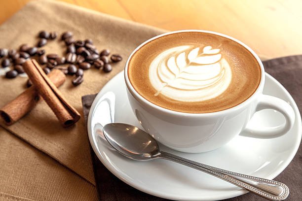 Waarom je koffie beter niet gloeiend heet drinkt (en wat dat met smaak doet)