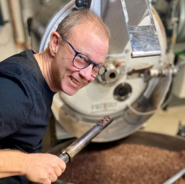 Van groene boon tot bruine kunst: hoe branding de smaak bepaalt