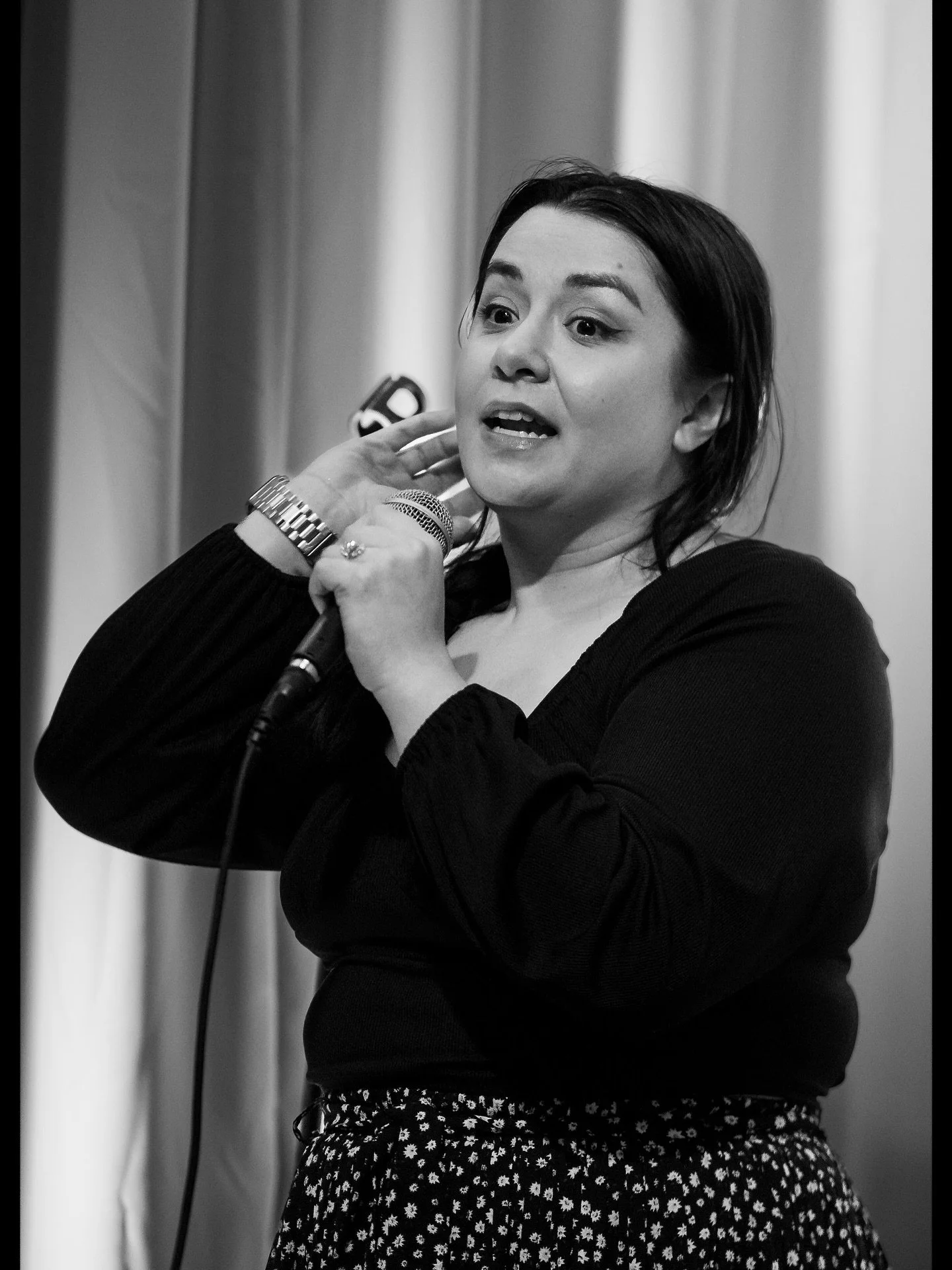 My face when I realize I&rsquo;m getting married in 22 days. 
Love a cozy couch mic by @boldandbeautifulcomedy at @pettythievesbrewing. 📸by the wonderful @cannavostudios #comedian #standup #charlottenc #704