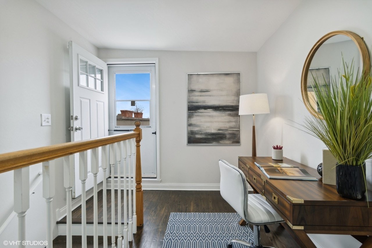 It's giving treehouse vibes!

This third-floor condo in hip Logan Square is flooded with natural light and has a spacious private rooftop deck, two features we made sure to accentuate with warmer weather on the way. 

With a lot of buyers still seeki