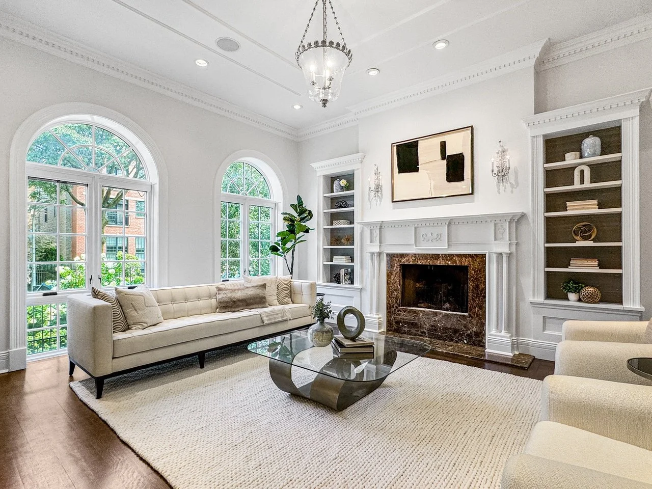 This timeless Chicago home went under contract in two short weeks, proof of how the right staging strategy drives results.

We focused on:

✔️Showcasing the home&rsquo;s architectural details with clean, neutral furnishings
✔️Adding warmth through la