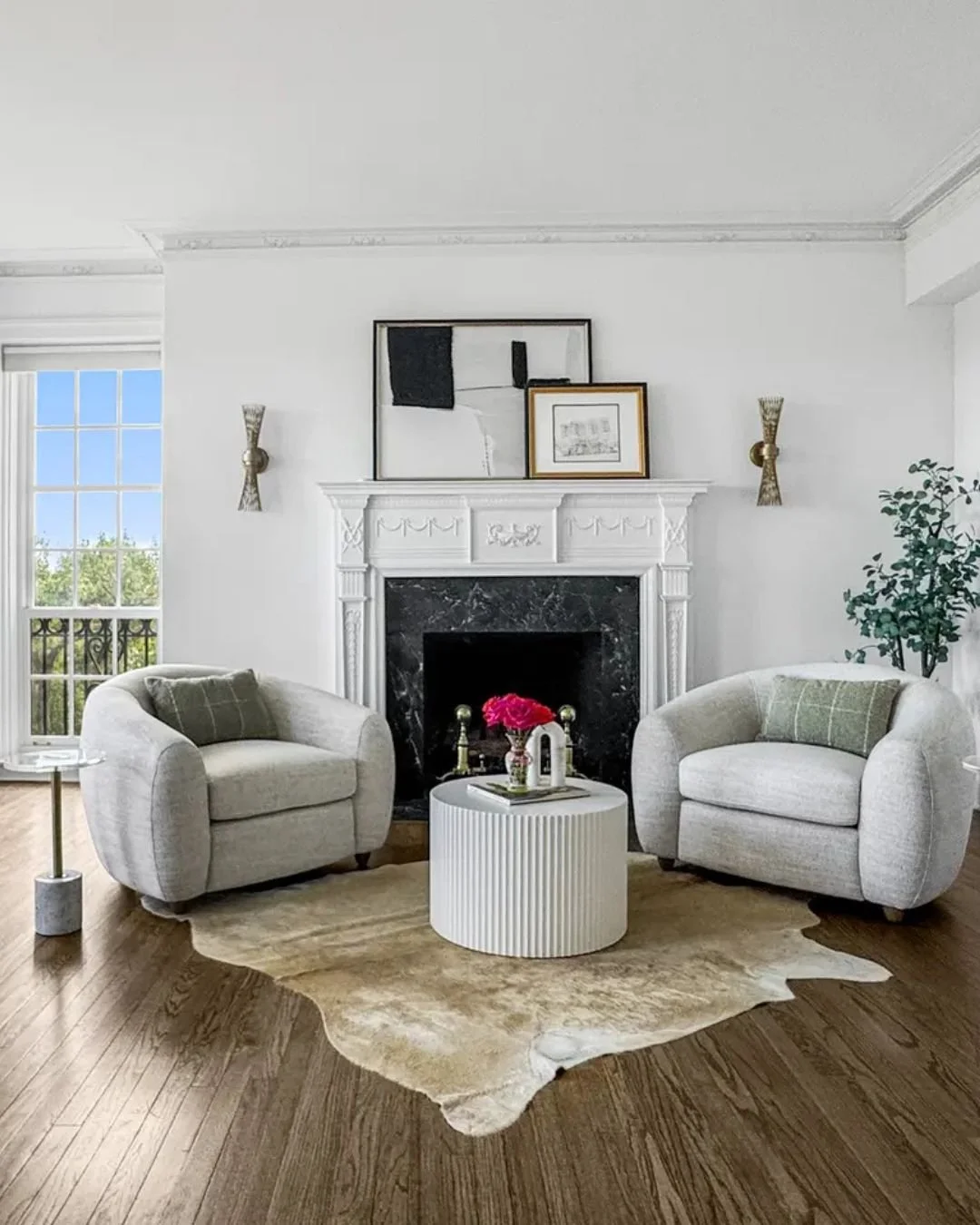 Every detail in this project was approached with clarity and restraint.

We kept the palette soft and grounded, allowing architectural elements like the millwork and built-ins to take the lead. 

Furnishings were selected for scale, proportion, and t