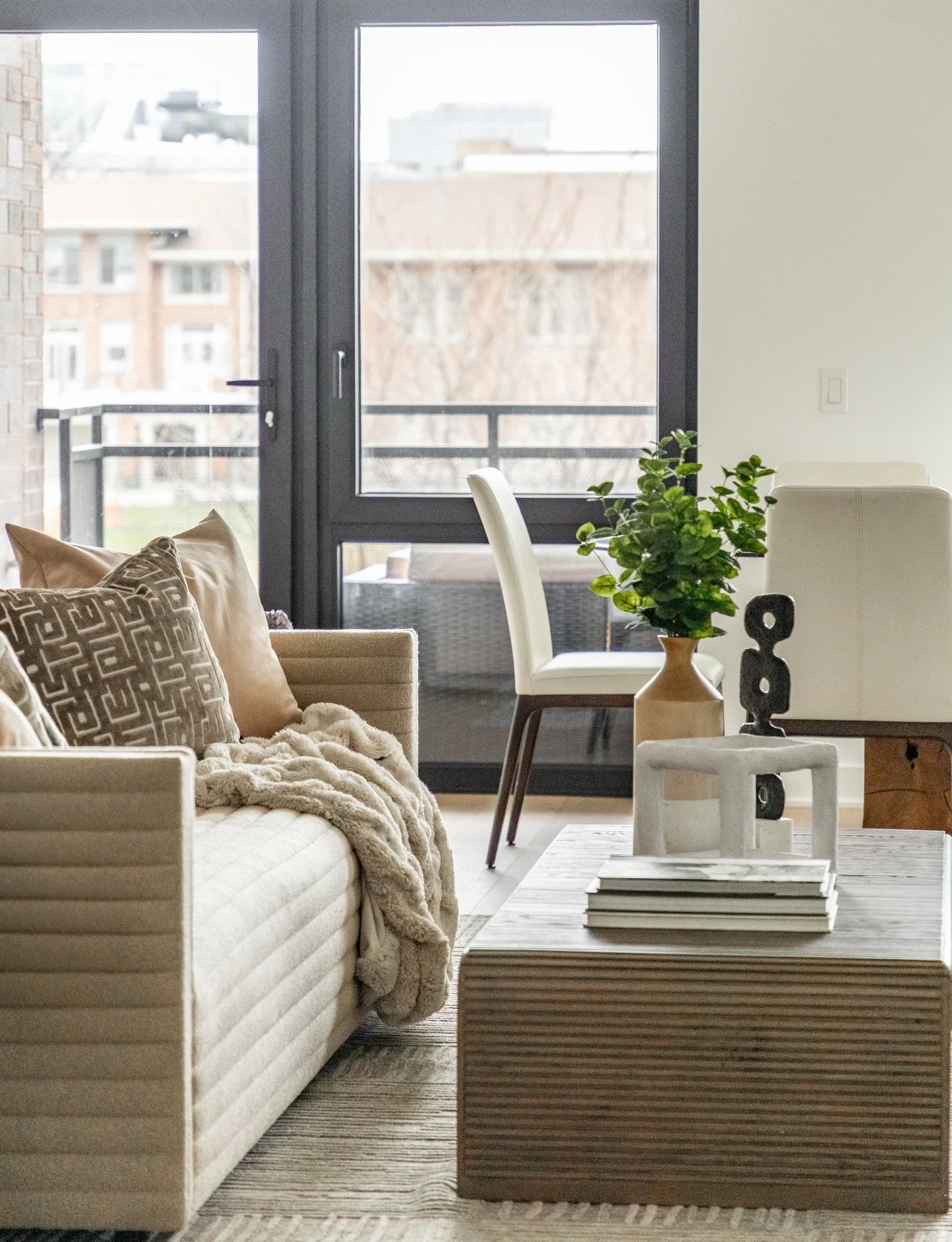 Did you know that staged homes often sell faster? 

According to the National Association of Realtors, staged homes can receive offers 1%&ndash;10% higher than comparable unstaged homes

Many sellers assume staging is optional, or that it&rsquo;s jus