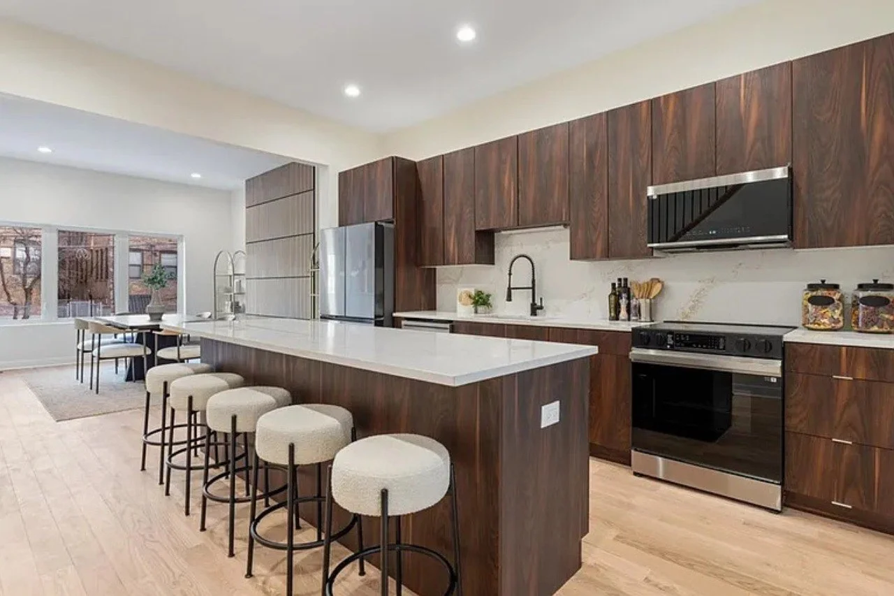 New construction offers the ultimate blank canvas.⁣
But a blank space alone doesn&rsquo;t tell a story.⁣
⁣
At 4717 S Ingleside, an exclusive collection of three brand new row homes in the heart of Kenwood, our goal was to bring warmth, scale, and a s