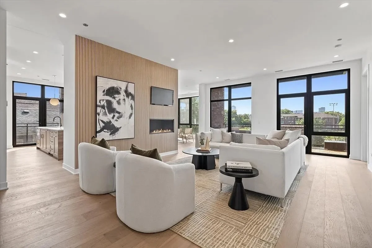 With Residence 301 at 1340 W Chestnut Street now under contract, it was time to move the staging&hellip; but not very far.⁣
⁣
The same installation that helped bring Residence 301 to life was simply moved upstairs to Residence 401 in this boutique ne