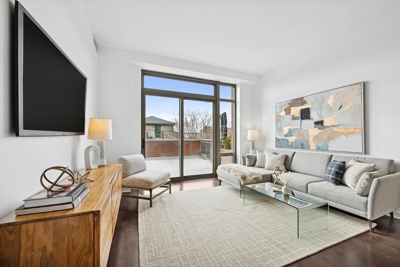 After recently staging another unit in this building that sold $60K over ask, we were brought in again...this time for a similar floor plan just one floor below.⁣
⁣
With a slightly smaller footprint, this space called for a fresh approach. We reworke