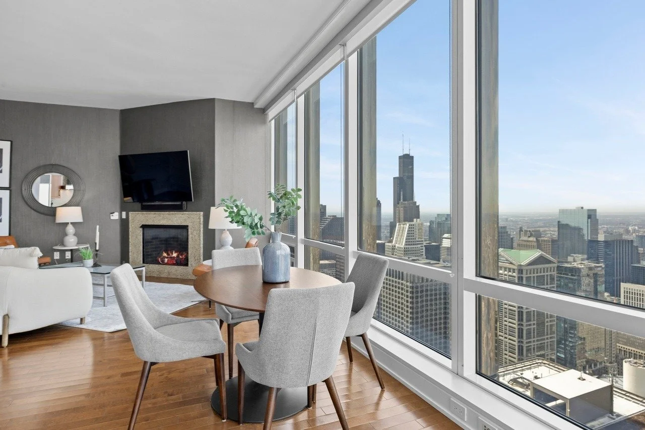 The goal here was simple: create a space that feels as elevated as the view, without competing with it.⁣⁣
⁣⁣
At this N Wabash home, the architecture does most of the talking: 10-foot ceilings, floor-to-ceiling windows, and sweeping views of the city 