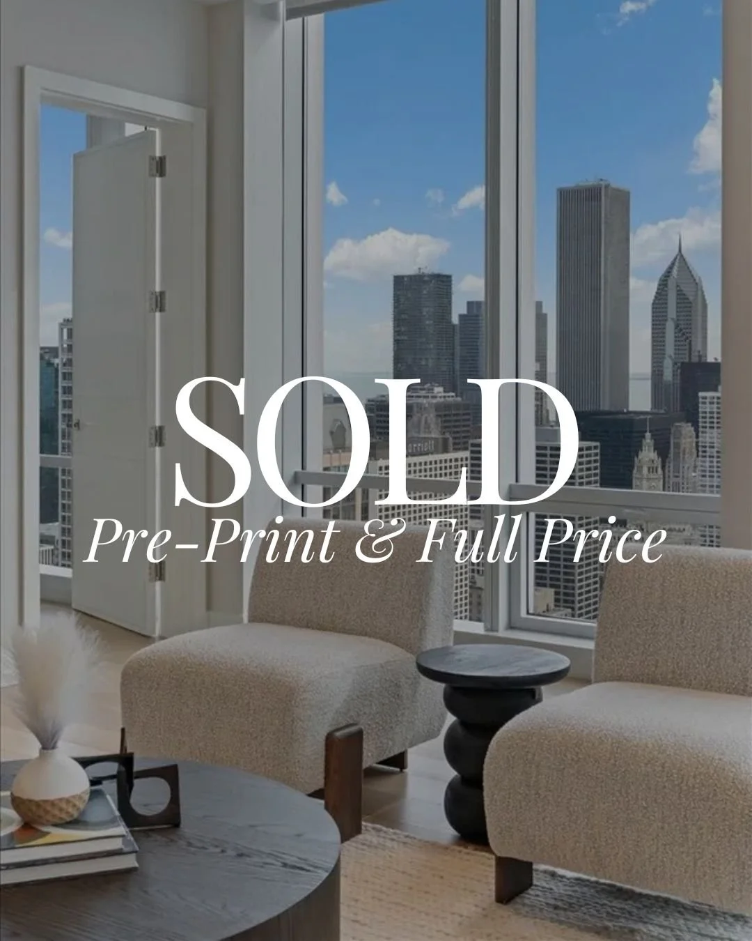 At this @liveonechicago home, the view does the talking, and our staging role was to make sure nothing interrupted it.⁣
⁣
With sweeping downtown Chicago views as the focal point, every design decision was made to support, not compete.⁣
⁣
We kept the 