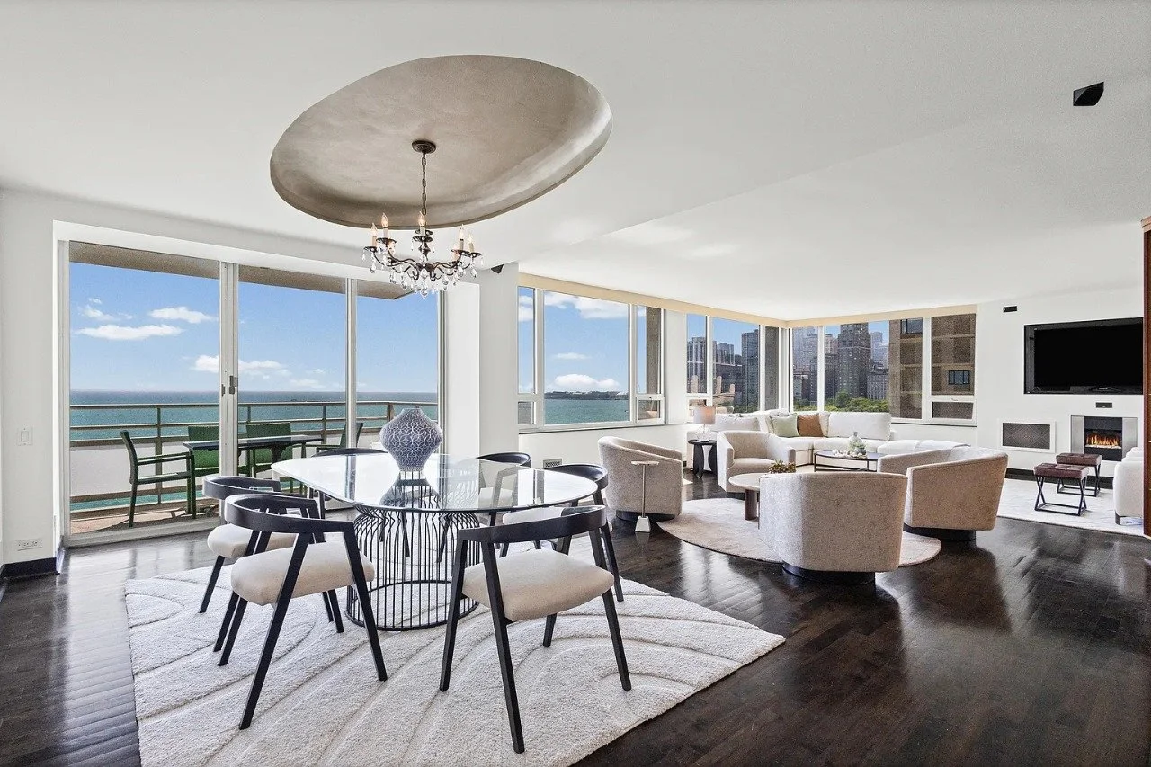 This Gold Coast lakefront residence had an incredible canvas to work with: floor-to-ceiling windows, walnut hardwood floors, a rosewood bookcase. Our job was to make sure buyers saw it all.⁣
⁣
We staged around the lake views instead of competing with