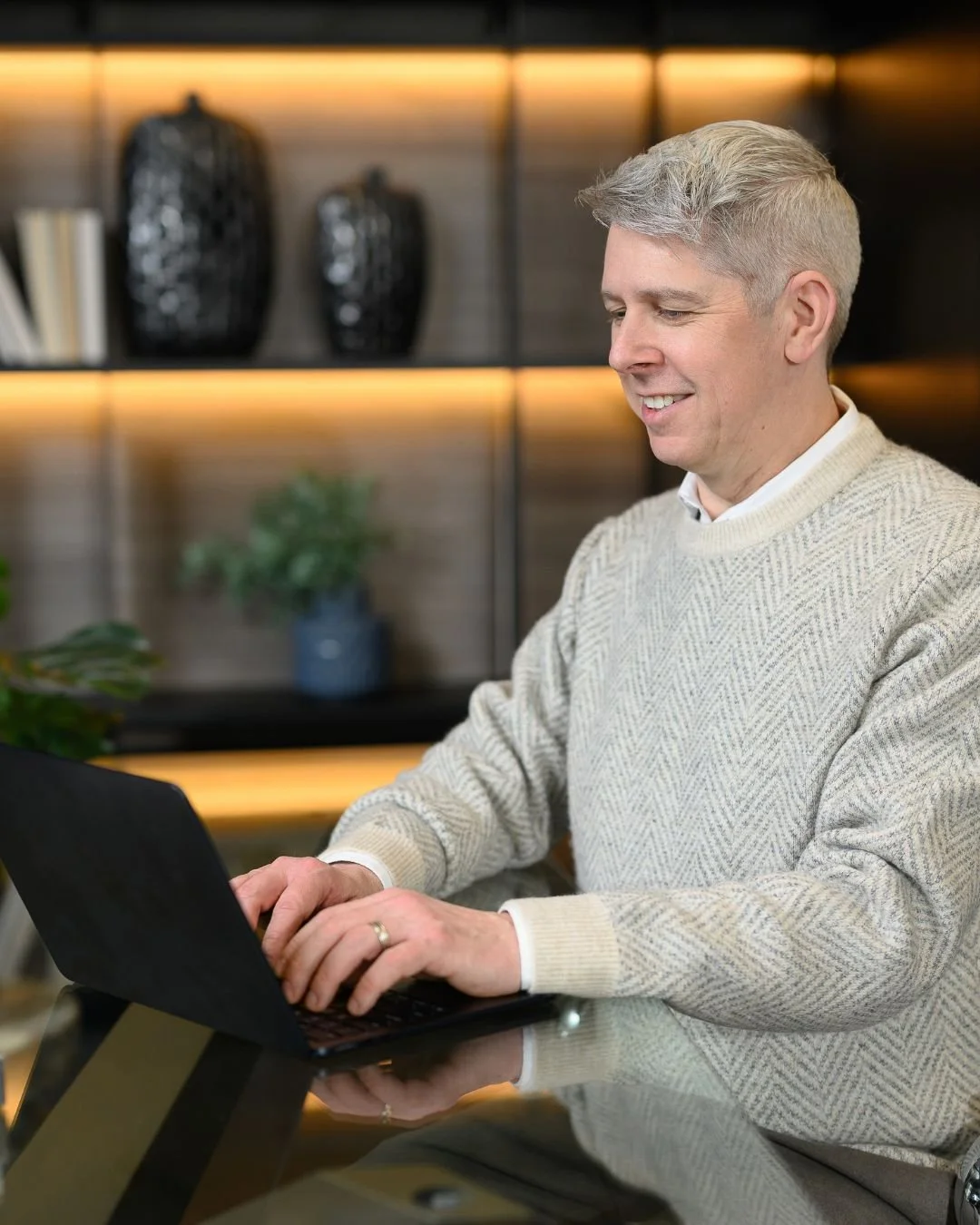 We spend our days staging homes across Chicago, coordinating installs, curating consultations, running from Lincoln Park to the South Loop and beyond. ⁣
⁣
And somewhere in between, we're also writing blog posts for you.⁣
⁣
Our blog covers everything 