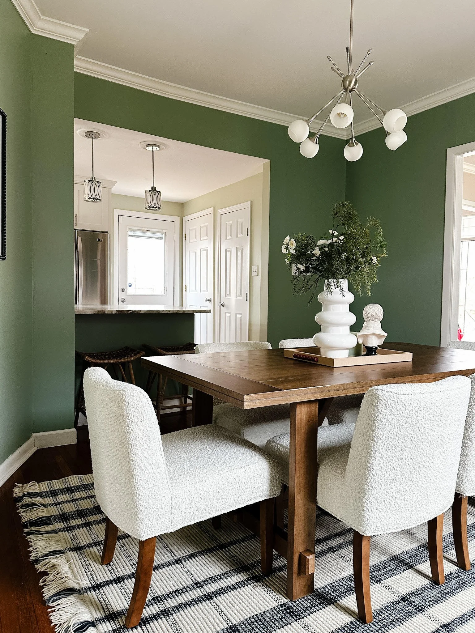 ✨ New Listing | Webster Groves ✨

A classic two-story in Webster Groves&rsquo; Tuxedo Park neighborhood, blending historic character with thoughtful updates in all the right places.

What we love about this space:
✓ Wood floors and tall ceilings that