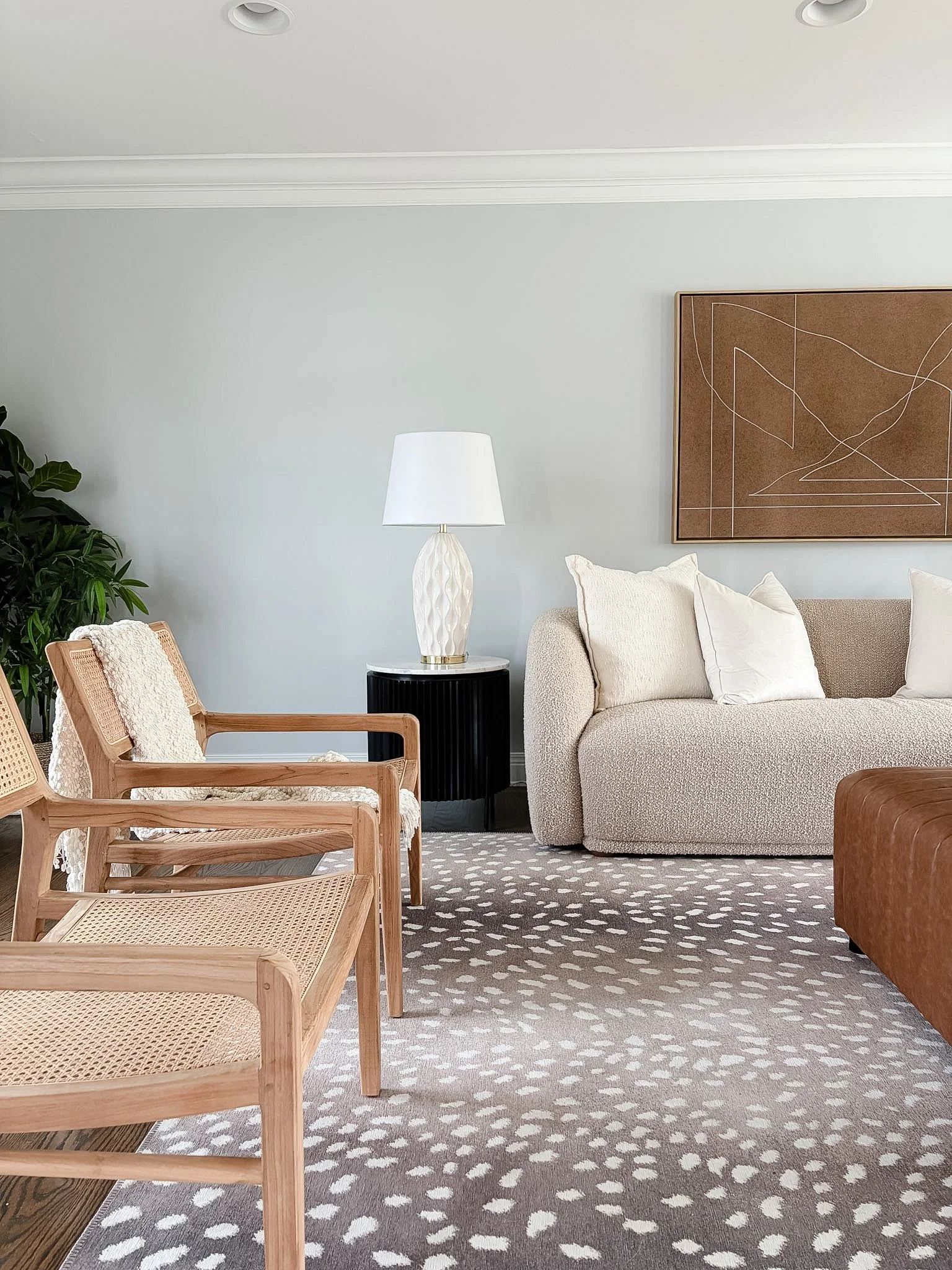 ✨ Meadowbrook Country Club ✨

What we love about this space:
✓ Open-concept main level with seamless flow for living and entertaining
✓ Showpiece kitchen with custom cabinetry, granite counters &amp; oversized island
✓ Double ovens, 5-burner gas rang