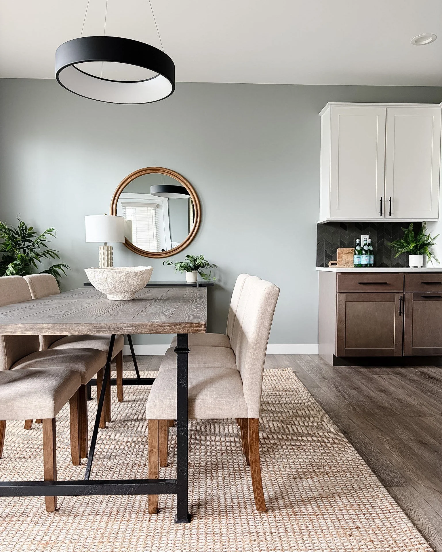 ✨ New Listing | Edwardsville ✨

Easy, low-maintenance living with thoughtful upgrades &mdash; 1870 Cloverdale Dr offers a clean, functional layout in the heart of Edwardsville.

What we love about this space:
✓ Open-concept ranch layout with 9&rsquo;