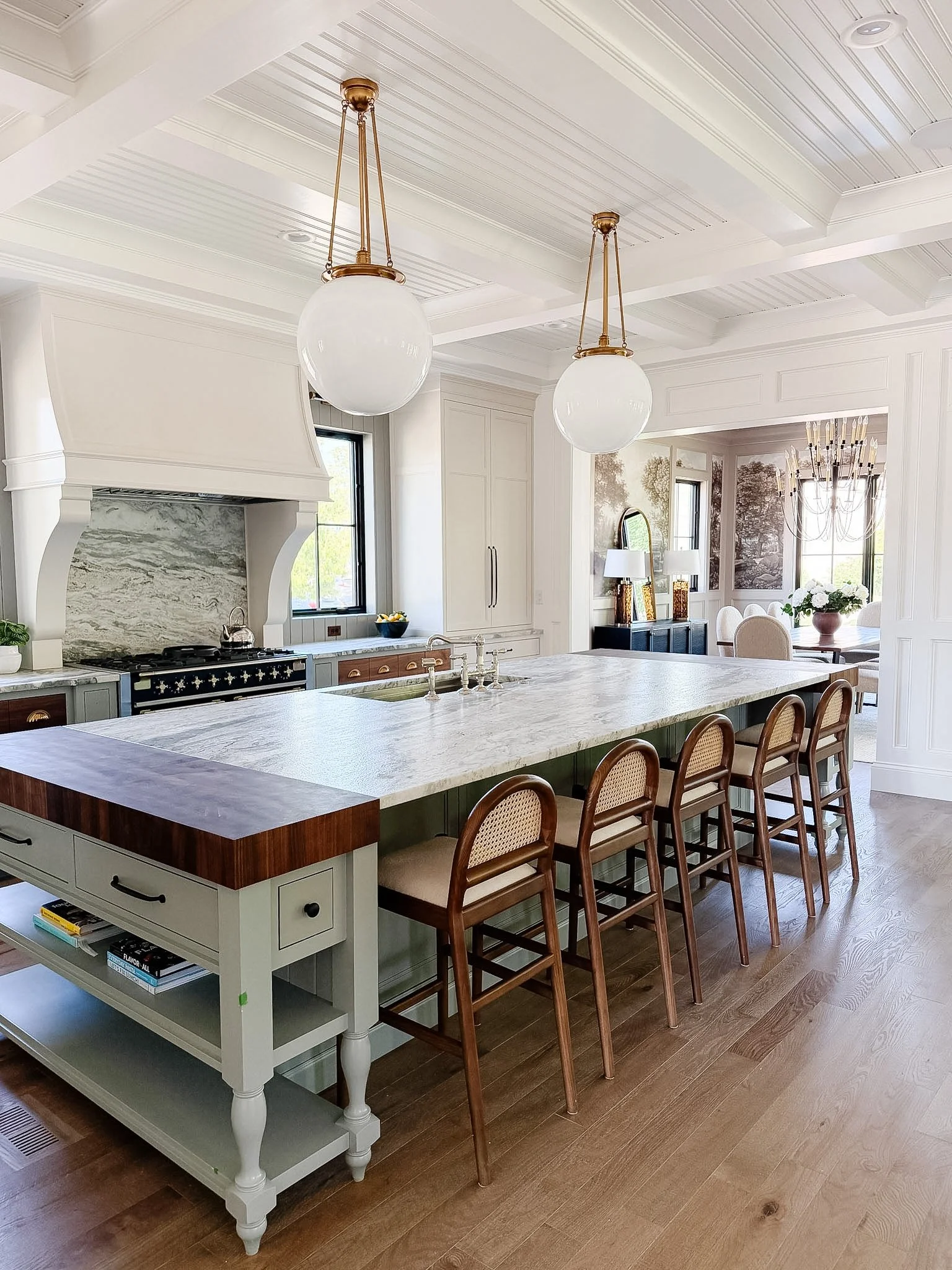 Under contract in under 24 hours. Kirkwood. $2,900,000.

530 S Clay Ave is a 5BR/4.5BA new construction by LR Custom Homes, 6,100 square feet designed from the ground up by Studio G Design. When the listing agent is also the designer, the home gets t