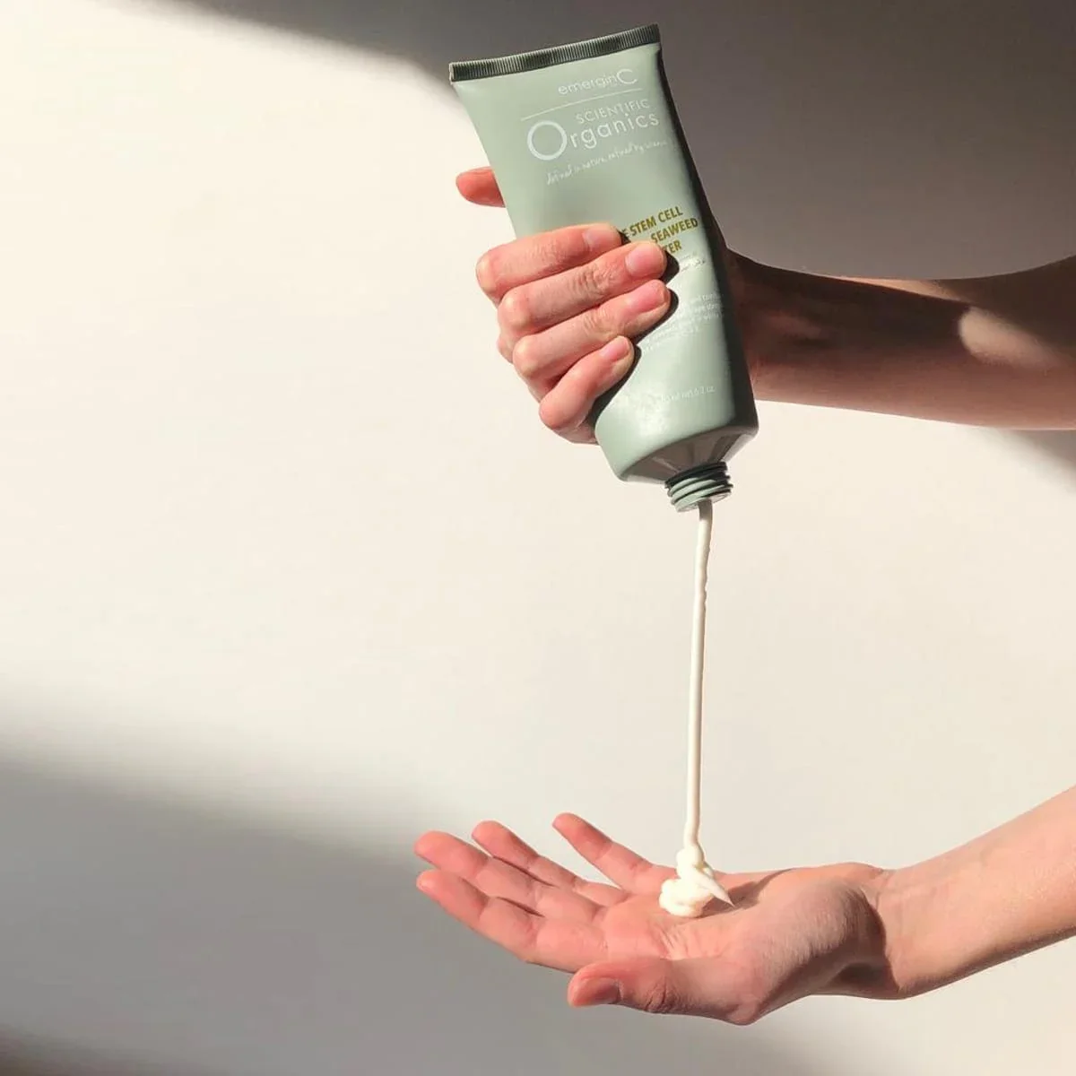 SO-bodybutter-hands_6922655f-75bd-451d-92bc-96cd26b19275.webp