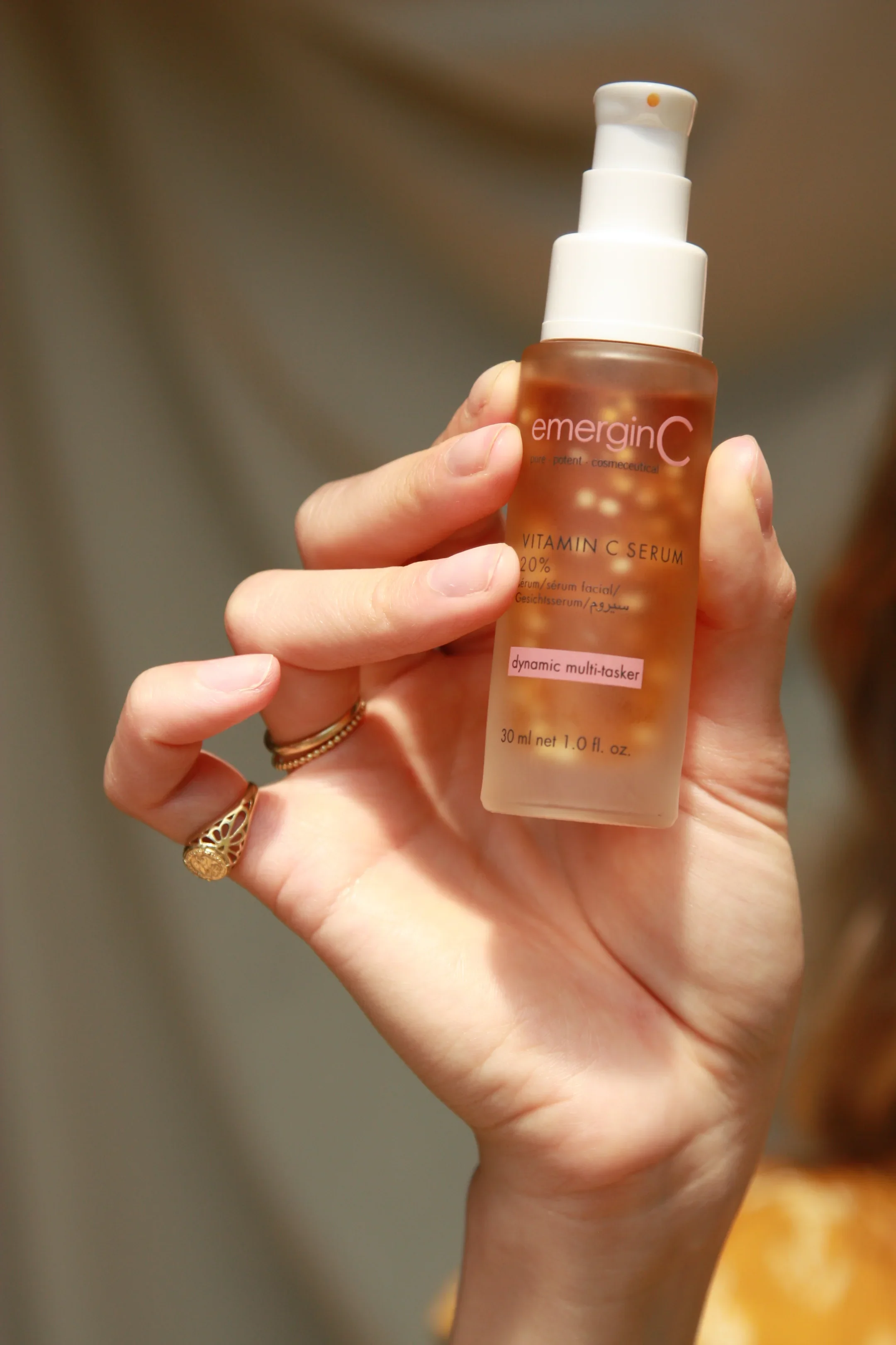 emerginc_vitamin_c_serum_in_hand_sara_1.webp
