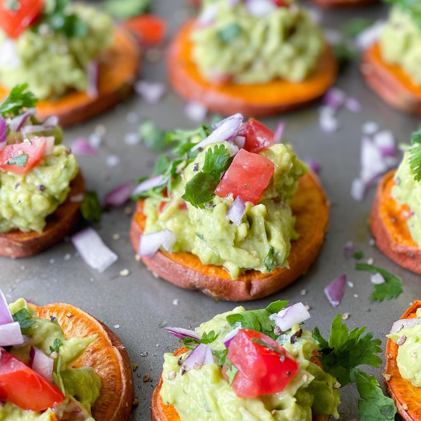 GUACAMOLE SWEET POTATO CROSTINI&hellip;one of my fave apps or snacks! 🥑🍠✨ 

First off, this guacamole is the bomb!! It&rsquo;s creamy, tangy, spicy and has a zesty kick to it. I love adding extra bits like mango or even black beans to it. The sweet