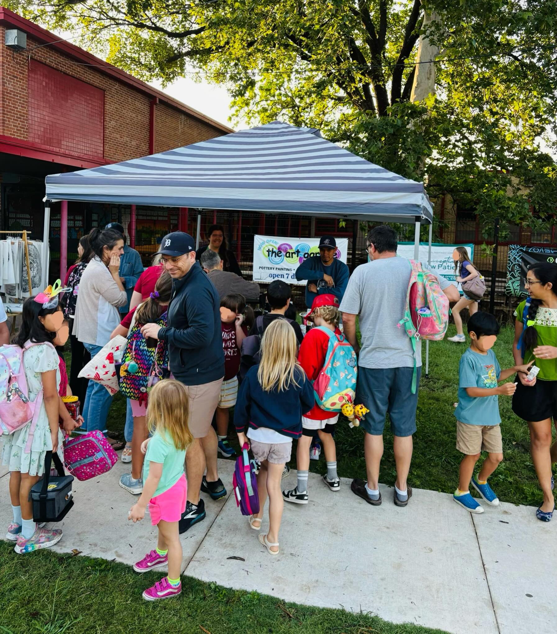 We ❤️ our neighborhood! 

And we&rsquo;ve had the joy of passing out free coffee, juice boxes, and stickers to parents, teachers, and kiddos each Friday at Ridgetop Elementary for the last 3 years!🐍

Join us next THURSDAY for the last free coffee of