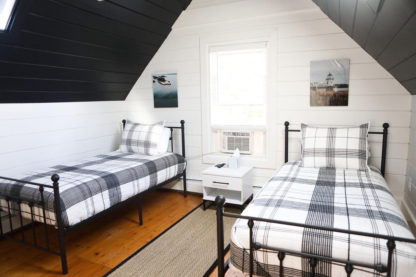 Call your six best friends ☎️ Let them know you&rsquo;ve found the perfect vacation rental.

#staymaine #stayinmaine #vrbo #airbnb #airbnbmaine #maineairbnb #maine #visitmaine #mainevacationrental #vacationrental #thanksforvisiting #getaway #vacation