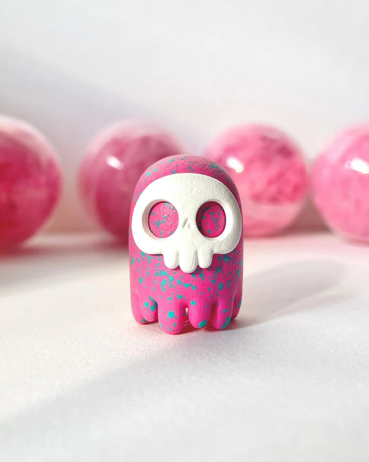 ejits_mystery_mini_pink_1.jpg