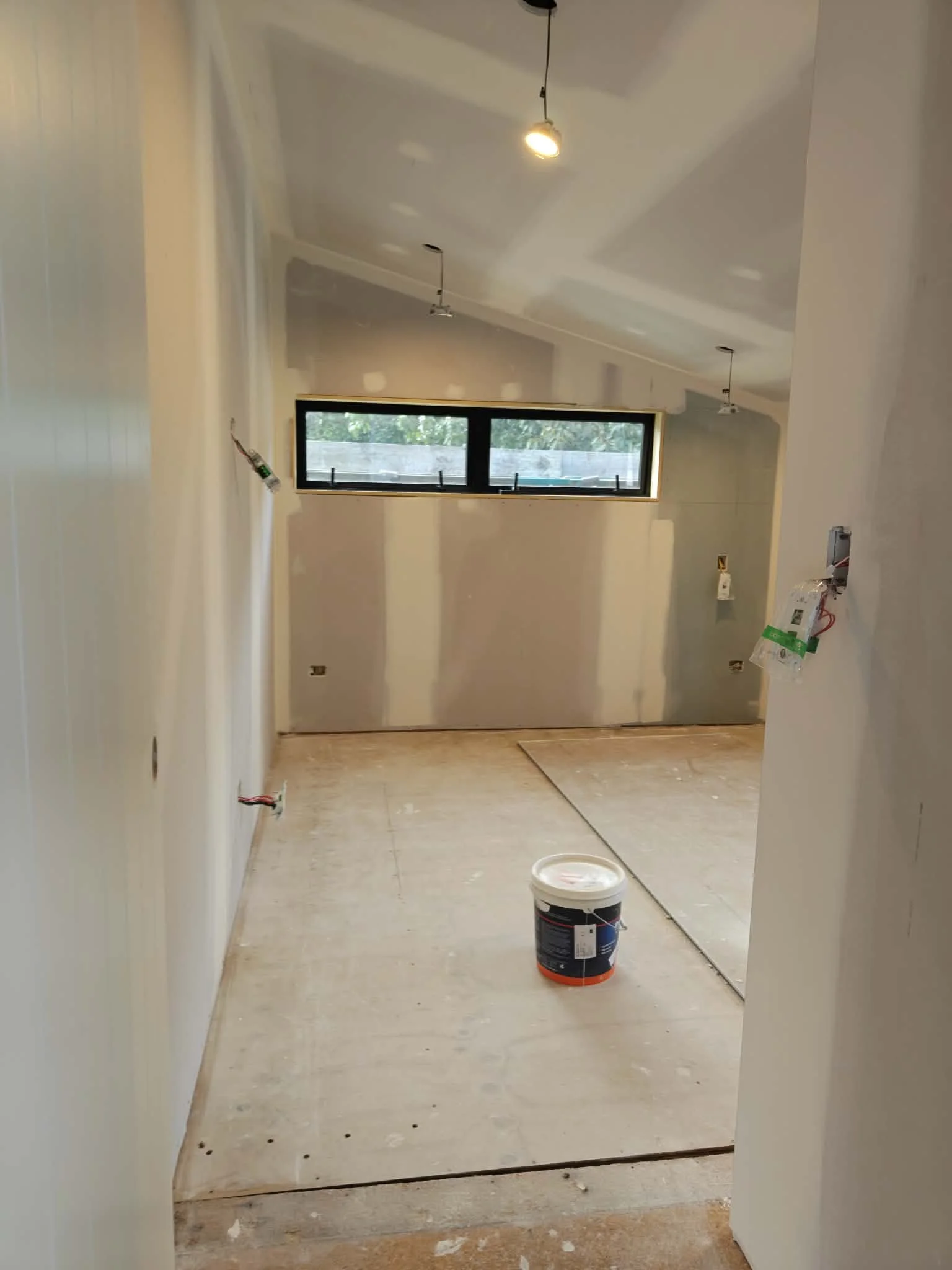 interior-plastering-auckland-east-bedroom.JPG
