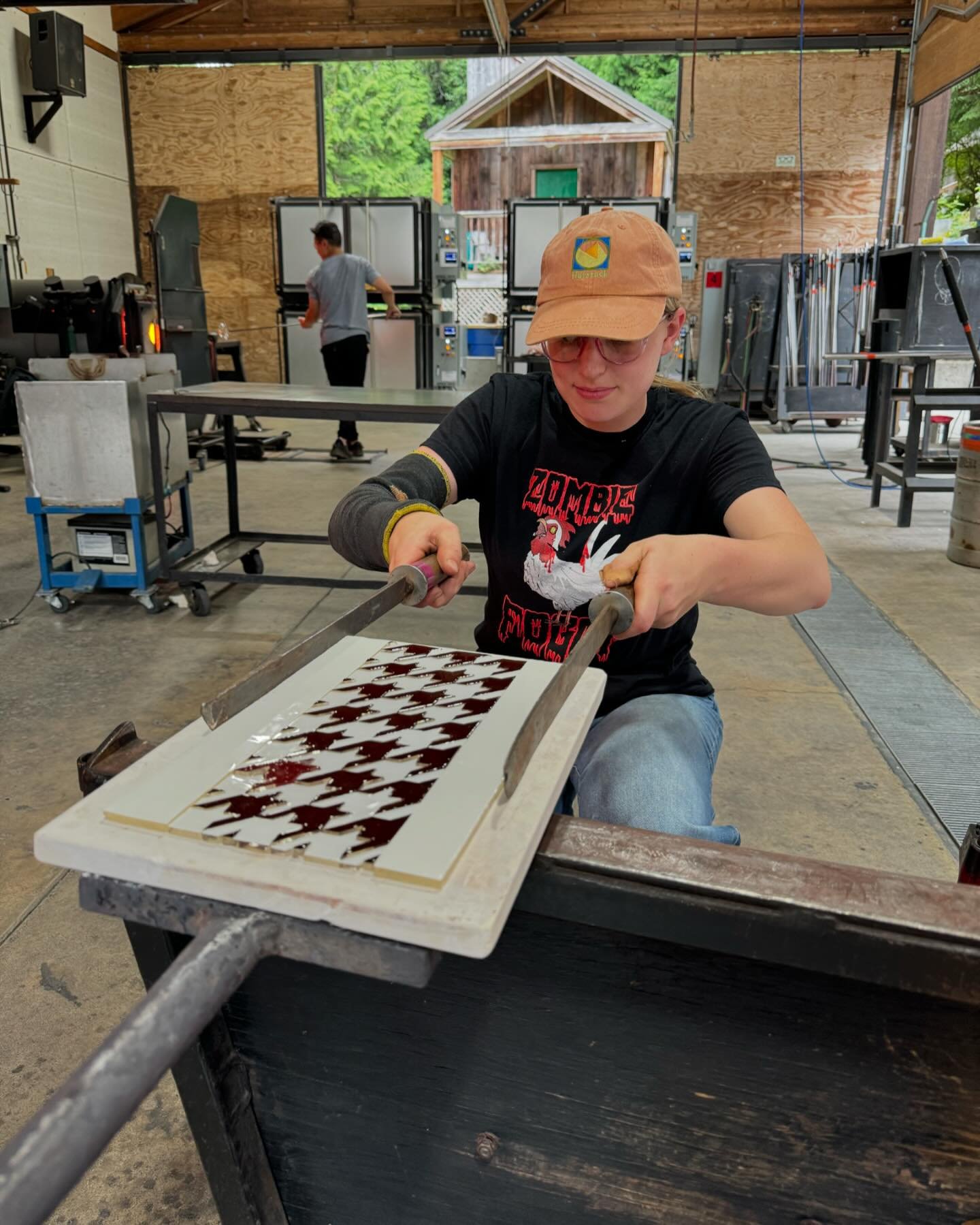 Pattern play @ Pilchuck for my first &ldquo;murrine&rdquo; roll-up. Finished piece coming 🔜 

#glassblowing #blownaway #glassart #blownawaynetflix #murrine #wazer #gemmahollister