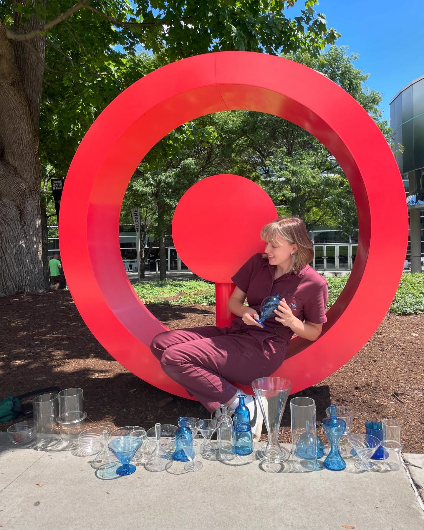 Had a blast last week as a student in &ldquo;Refining Form&rdquo; taught by @twotonestudiosglass!! I feel like the luckiest glassblower evaaaaa and have certainly leveled🆙 😎

#bowlday #glassblowing #glassart #form
