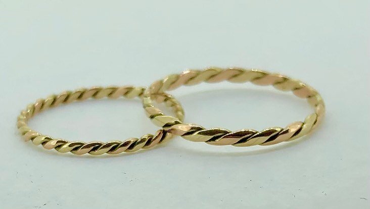 Simple elegant twists 💫

Please get in touch if you would like to discuss a custom piece. 

#markscownjewellery #ring #ringsofinstagram #twisted #finejewellery #handmadejewellery #handmade #jewellerydesigner #gold #silver #custommadejewellery #byron