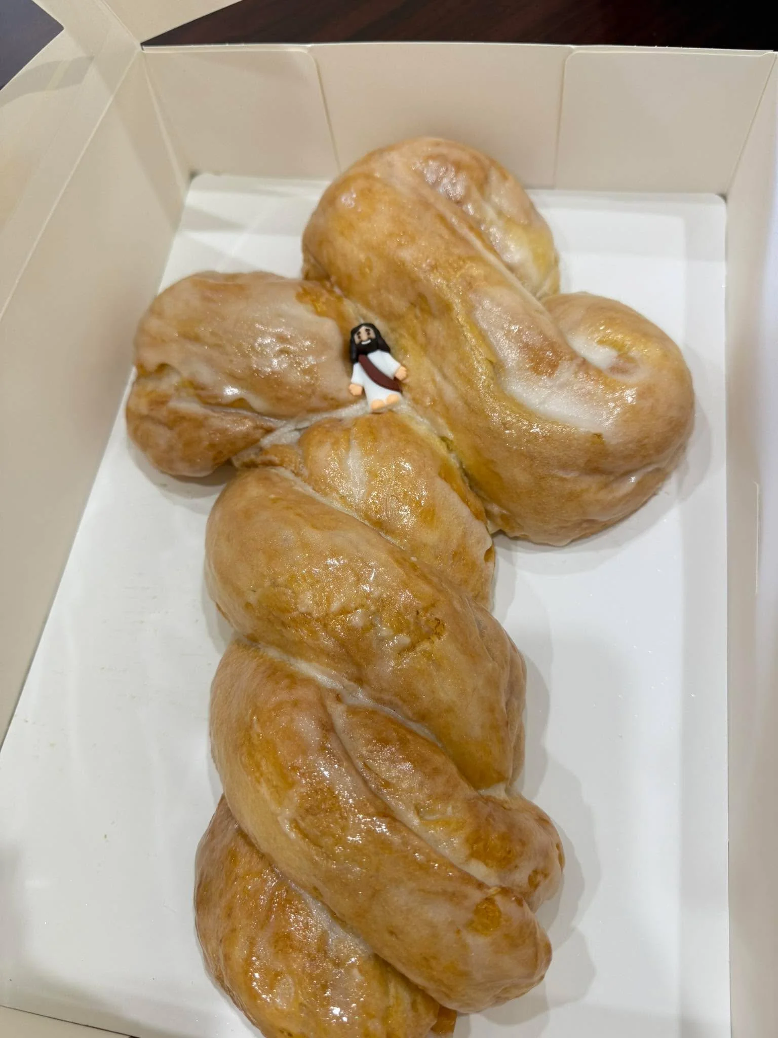 Walked into the office today to find this sweet little gift waiting on my from me amazing brokers Victoria Haddad and Kelly Michael Mitchell. ❤️

A couple of years ago when I felt in my heart I needed a change, I had made up my mind that God was call