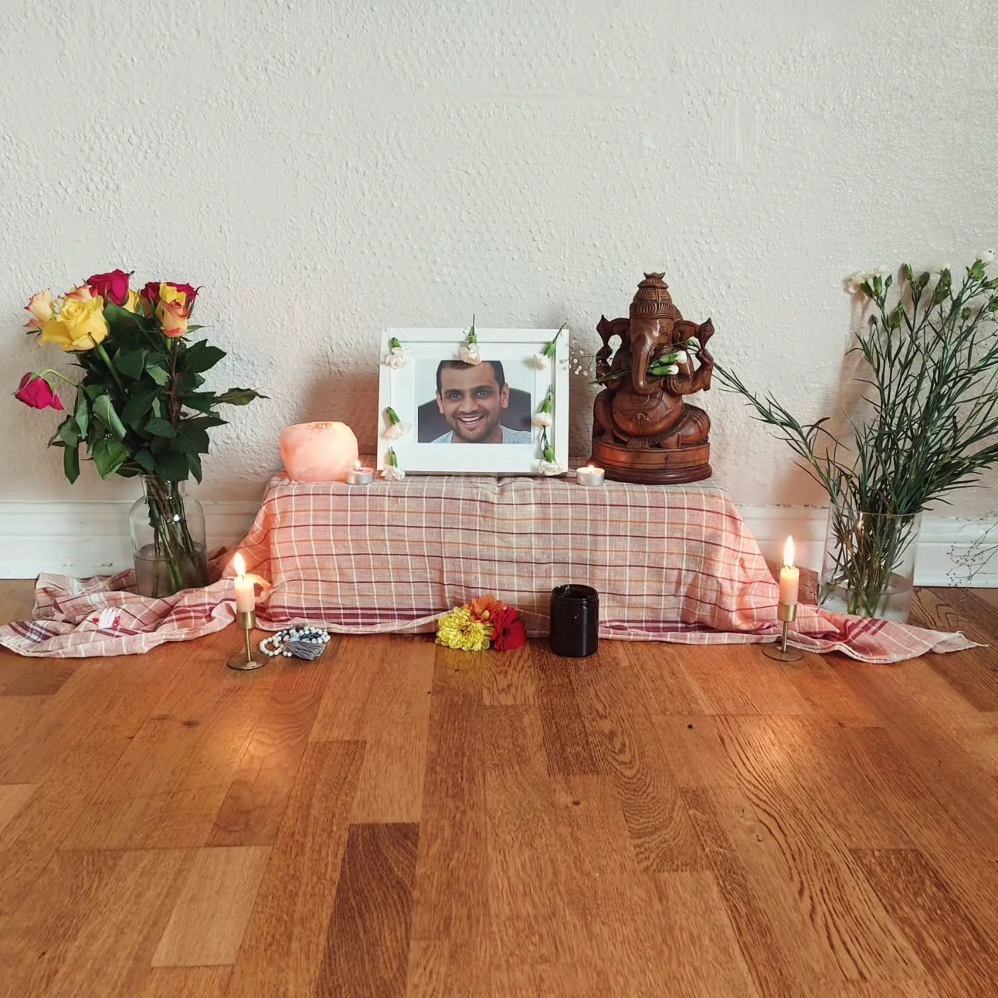 "There is always good energy when everyone comes together" - Sharath Jois 

A beautiful morning practice with Fiona of Ashtanga Yoga Galway @ashtangayogagalway in memory of Sharath Jois. 

There is a type of magic created in the Mysore room
