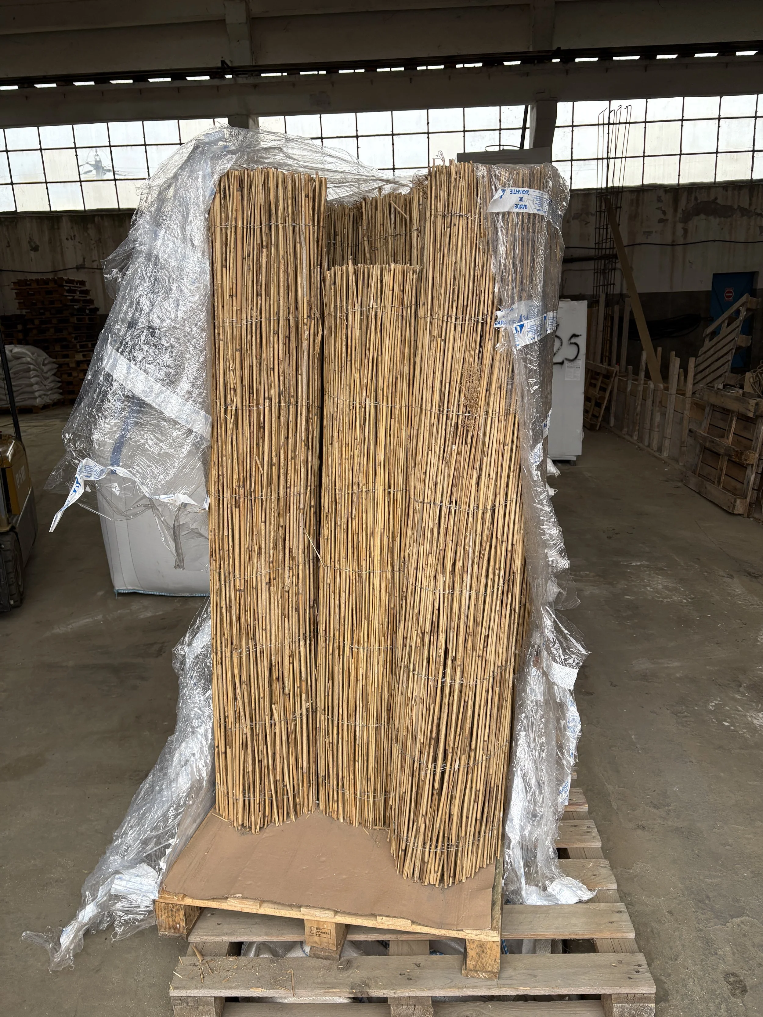 Rogojine de stuf ambalate sul, pe palet