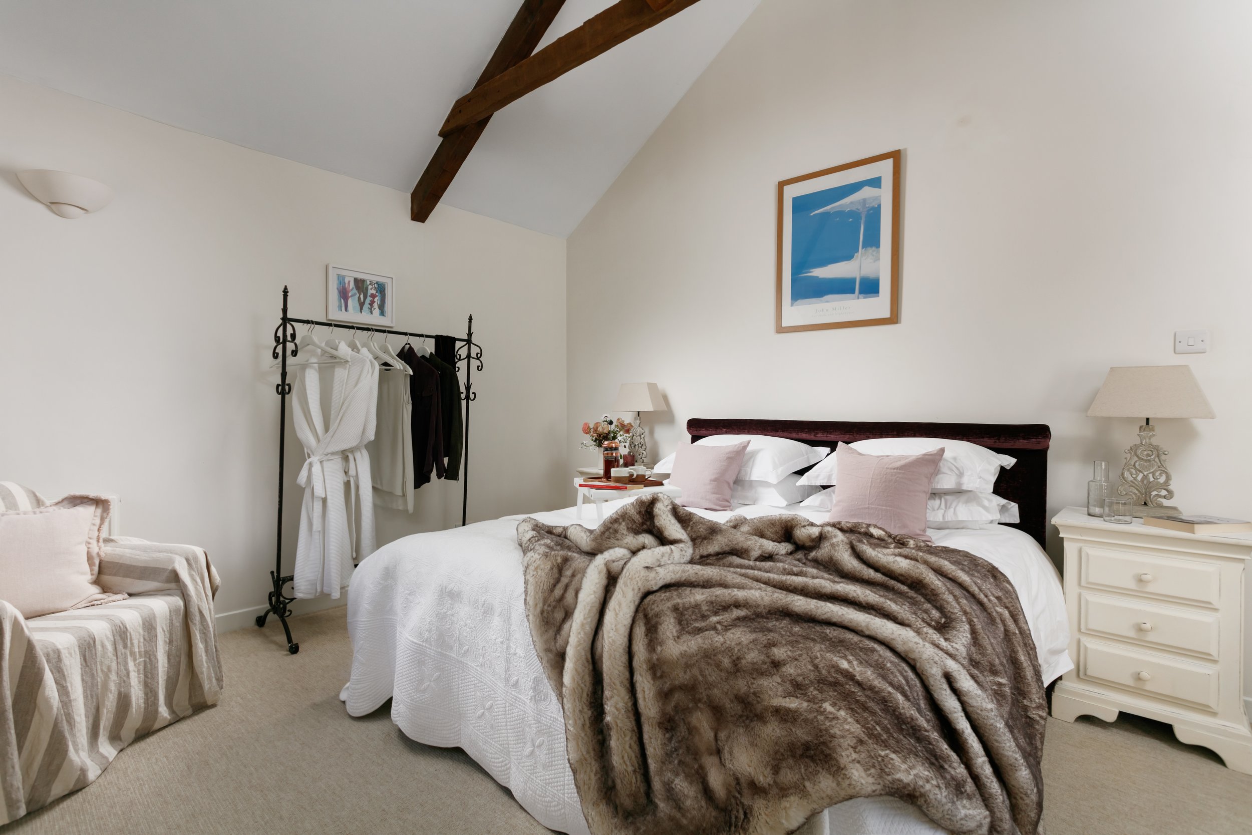 Ennys Cornwall_Large light-filled bedroom in Granary cottage (Copy)