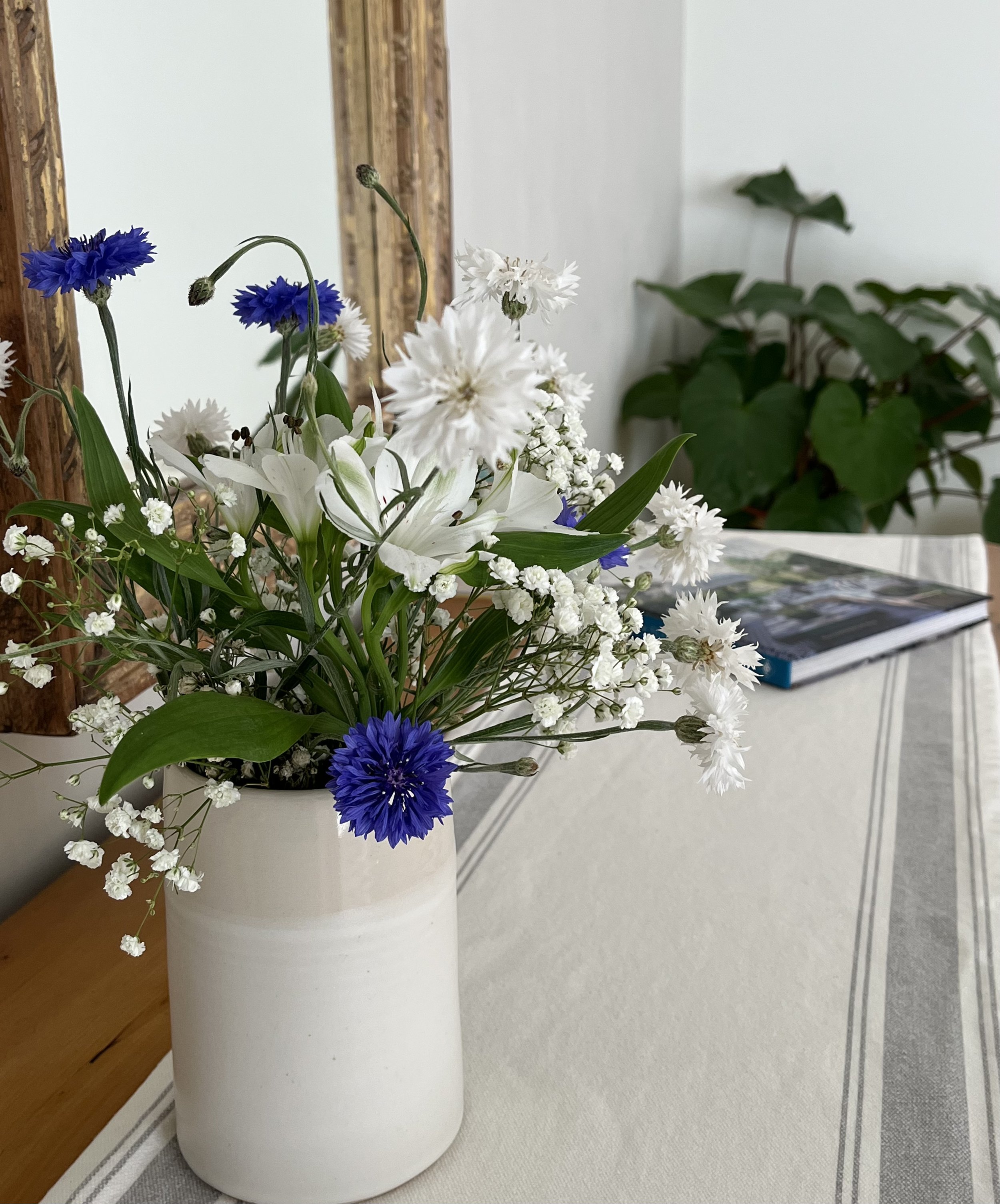 Fresh flowers for guests Garden Cottage.jpeg