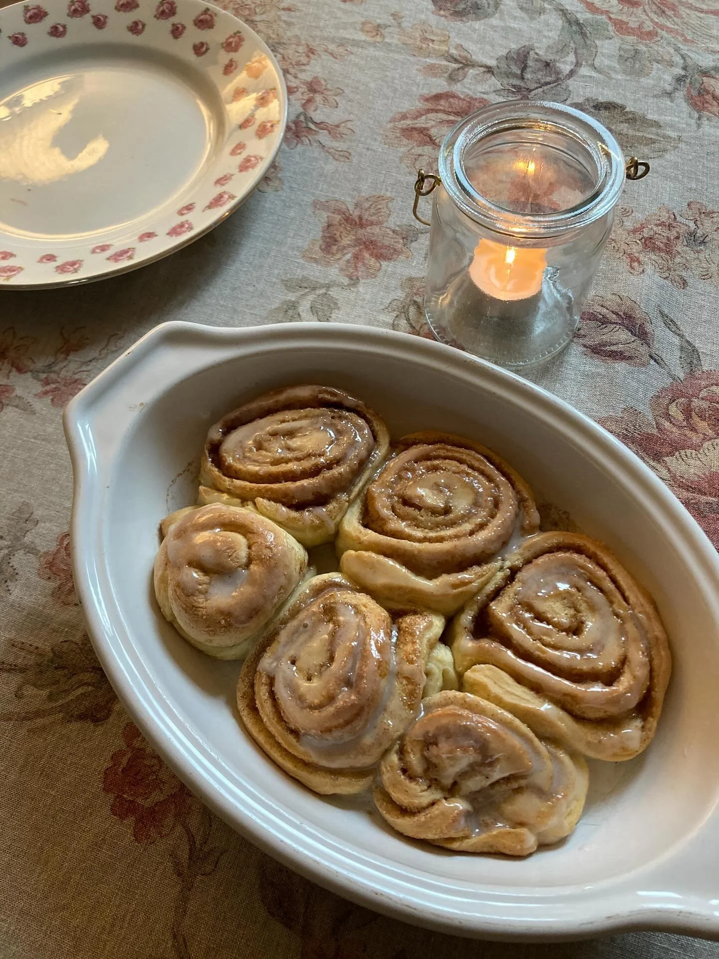 Voil&agrave; pourquoi j&rsquo;aime tant les journ&eacute;es pluvieuses de novembre (aucun besoin de se justifier pour passer l&rsquo;apr&egrave;s-midi &agrave; l&rsquo;int&eacute;rieur et laisser diffuser l&lsquo;odeur de cannelle et de beurre dans t