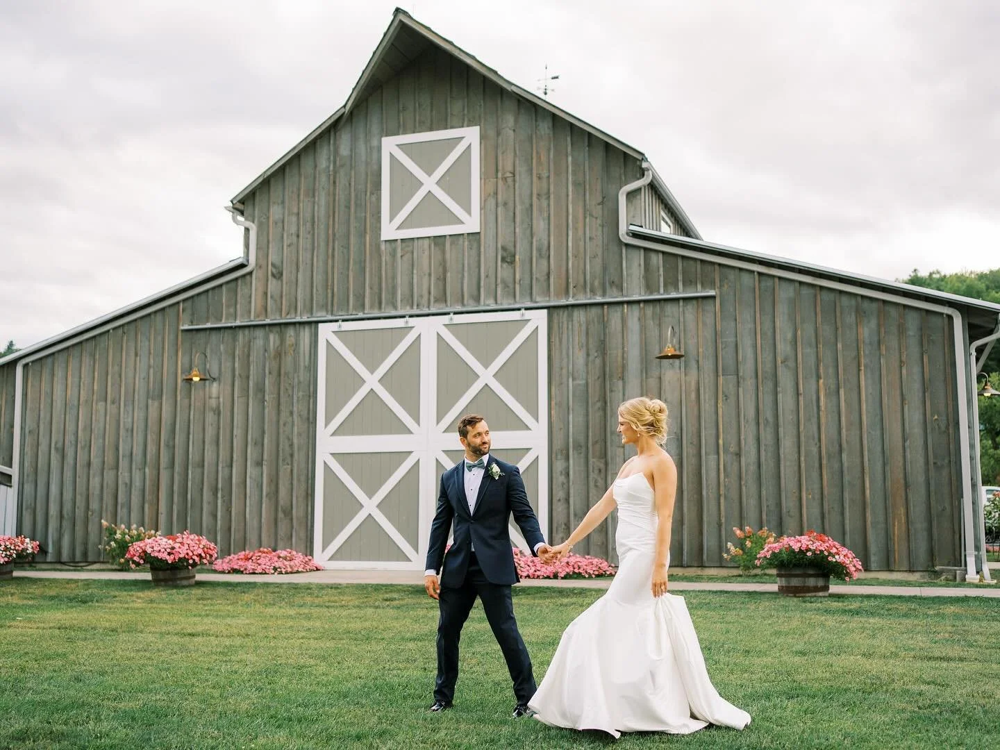Anelia &amp; Kory said &ldquo;I do&rdquo; surrounded by the breathtaking peaks of the Adirondacks and the rustic charm of The Barn at Lord Howe Valley. The perfectly weathered wood of the barn, paired with panoramic mountain views and soft golden lig