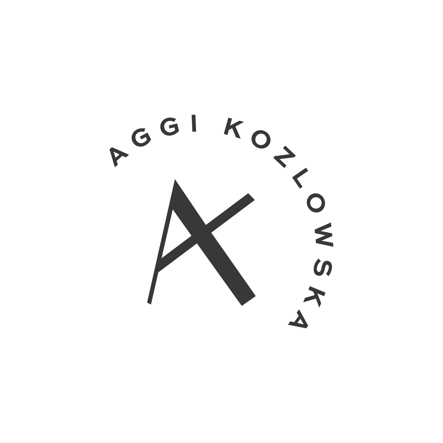 A black logo with a star and a circular text that reads 'AGGIKOLWSKY'.