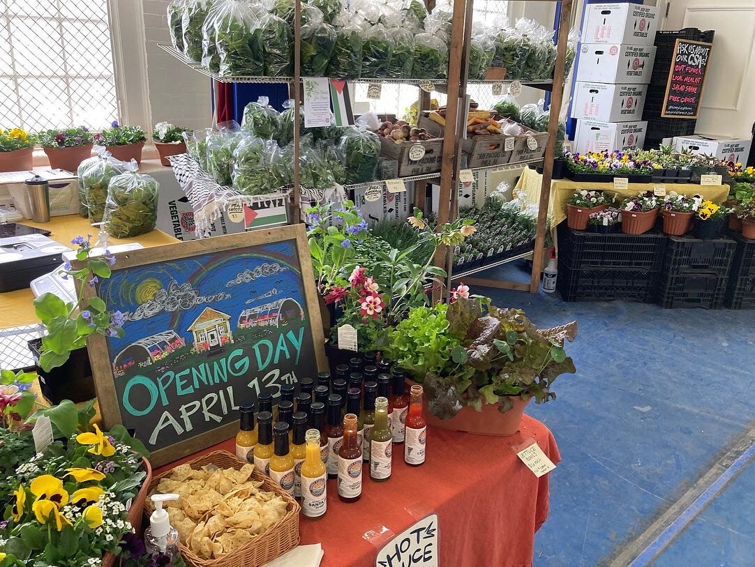 Tracy Hall is full of friends, delicious foods &amp; beautiful spring flowers! We&rsquo;re here @norwich.farmers.market til 1 pm so we hope you&rsquo;ll stop by to say hi! The hot sauce samples have been popping and so are the tulips @mooncastlefarm 