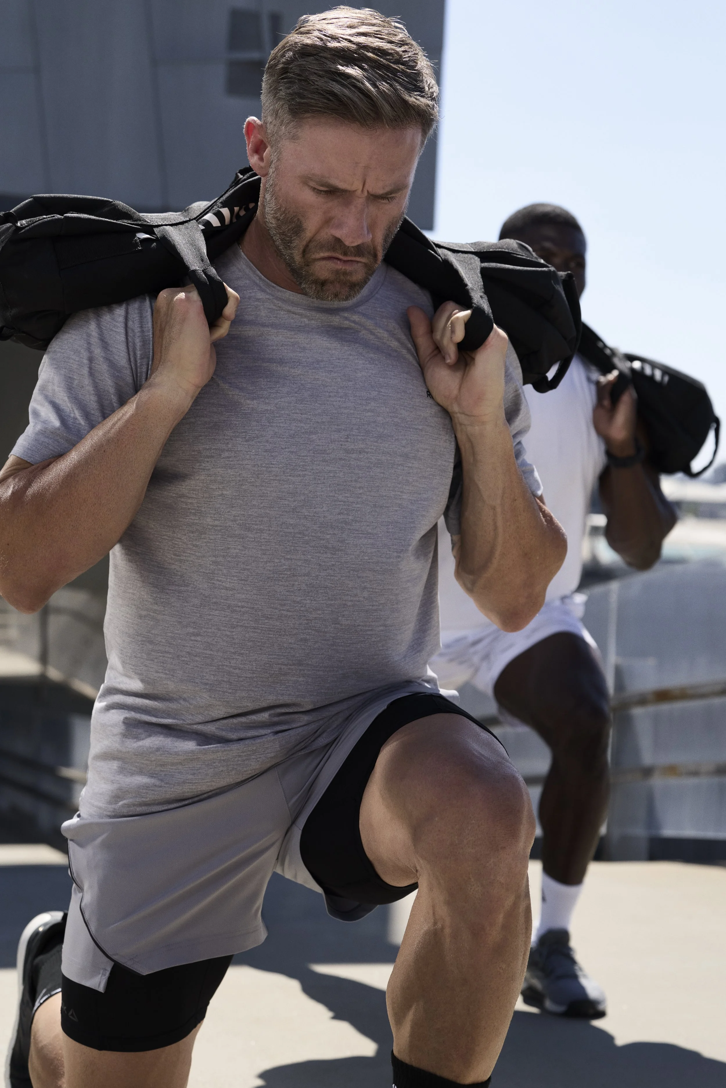 DAY_1_RB-S26-SHOT_07_H1-H2_MNS-SANDBAG_LUNGES_04585_FINAL.jpg