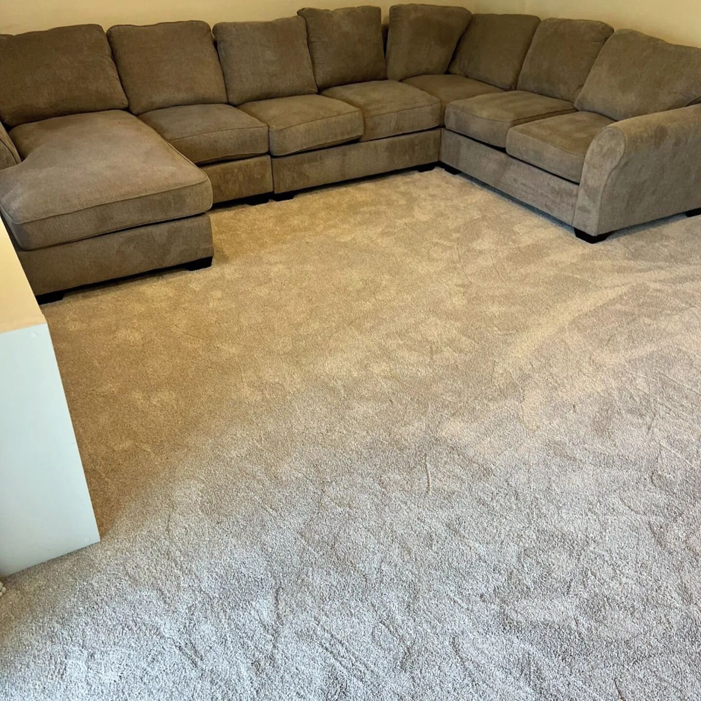 Sometimes even the simplest of changes makes a space feel refreshed ✨️

Swipe through to see the before 👉

#flooring #flooringexperts #carpet #carpetinstallation #residentialinteriors #contractor #kreerconstruction #home #flooringideas #homeimprovem