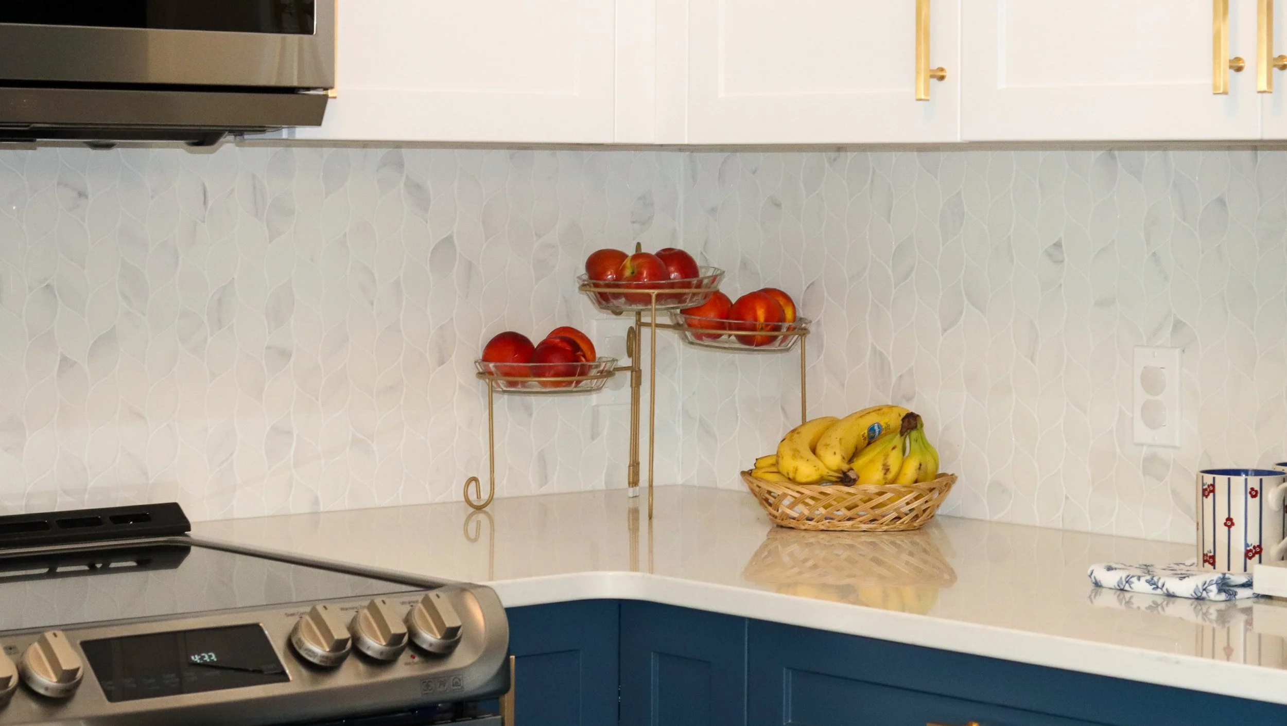 Kitchen corner with Diamond Frost uppers, blue bases and brass pulls.