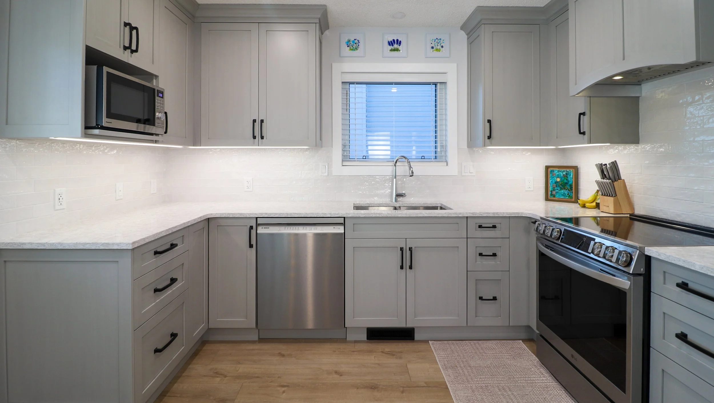 Stone Grey Shaker U-Shaped Kitchen