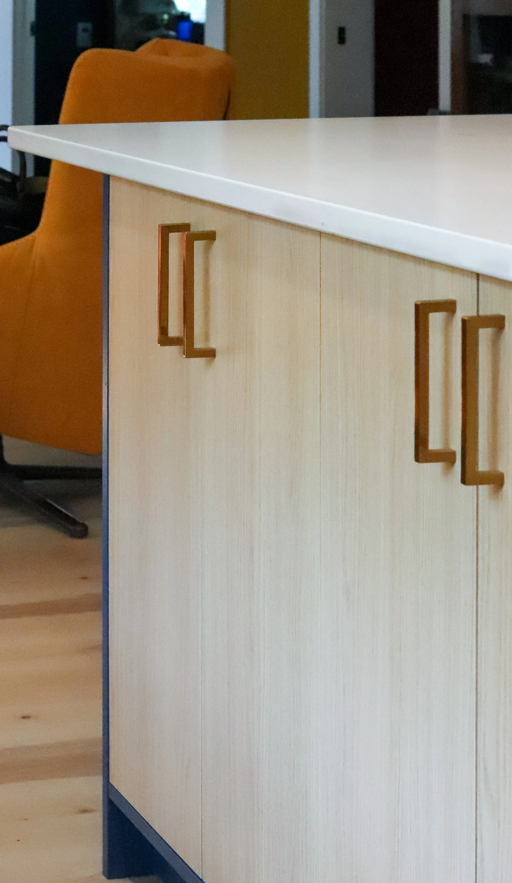 Island cabinet with Vicenza Oak front, champagne-bronze pulls and Kensington Blue framing.