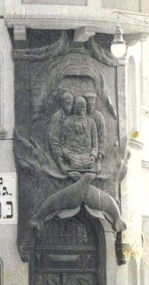 פסל והודעתם לבניך ולבני בניך עם כלבי ים