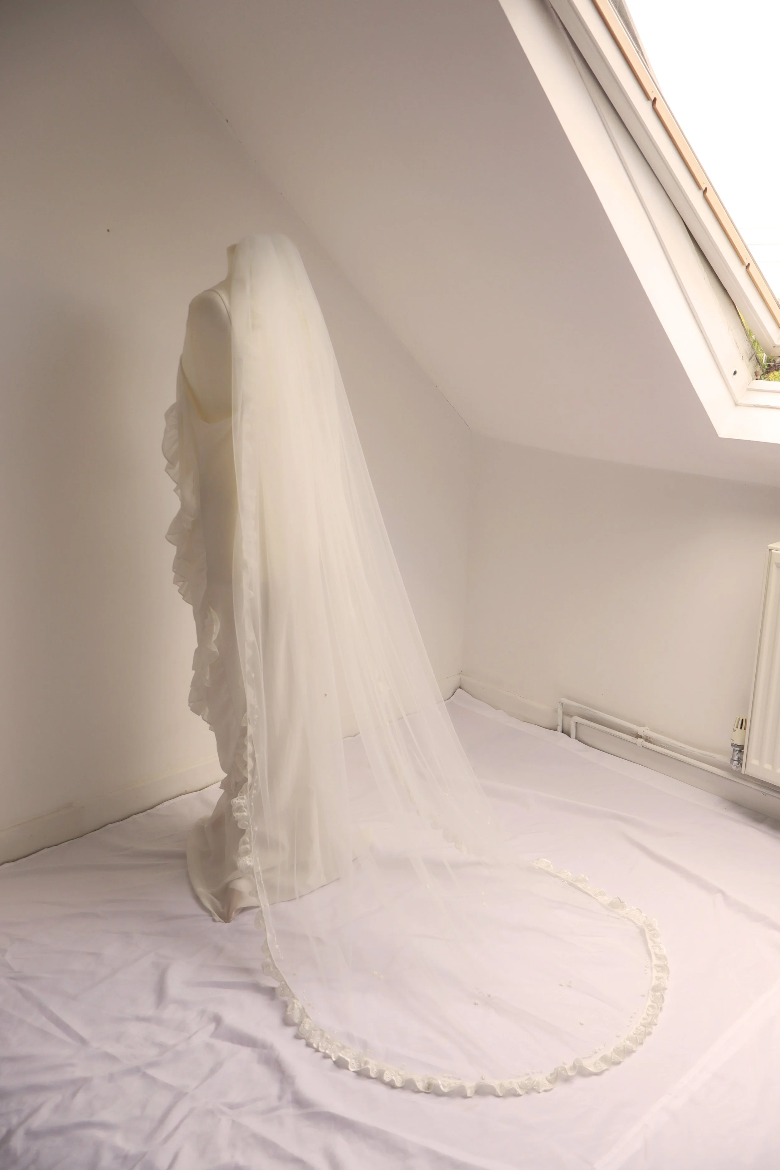08 Broderie Anglaise Lace Trim Veil with Floral Embroidery.jpg