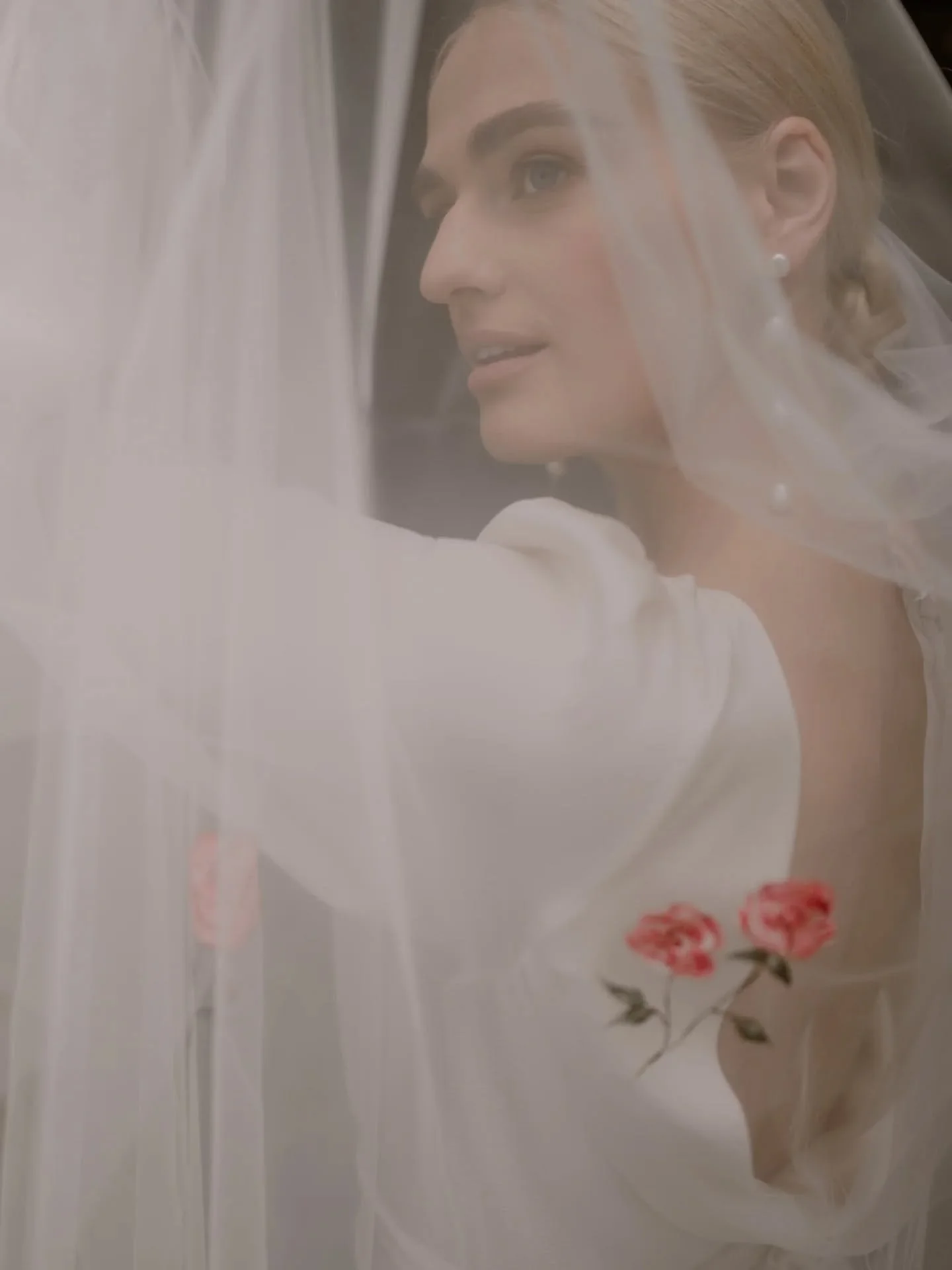 Rose details on super sheer tulle ❤️🌹

A little note to say we send out our reminder email for our only sale of the year, which runs on 6th and 7th December.

Please contact the studio if you have any questions! 

Beautiful imagery by @anneletournel