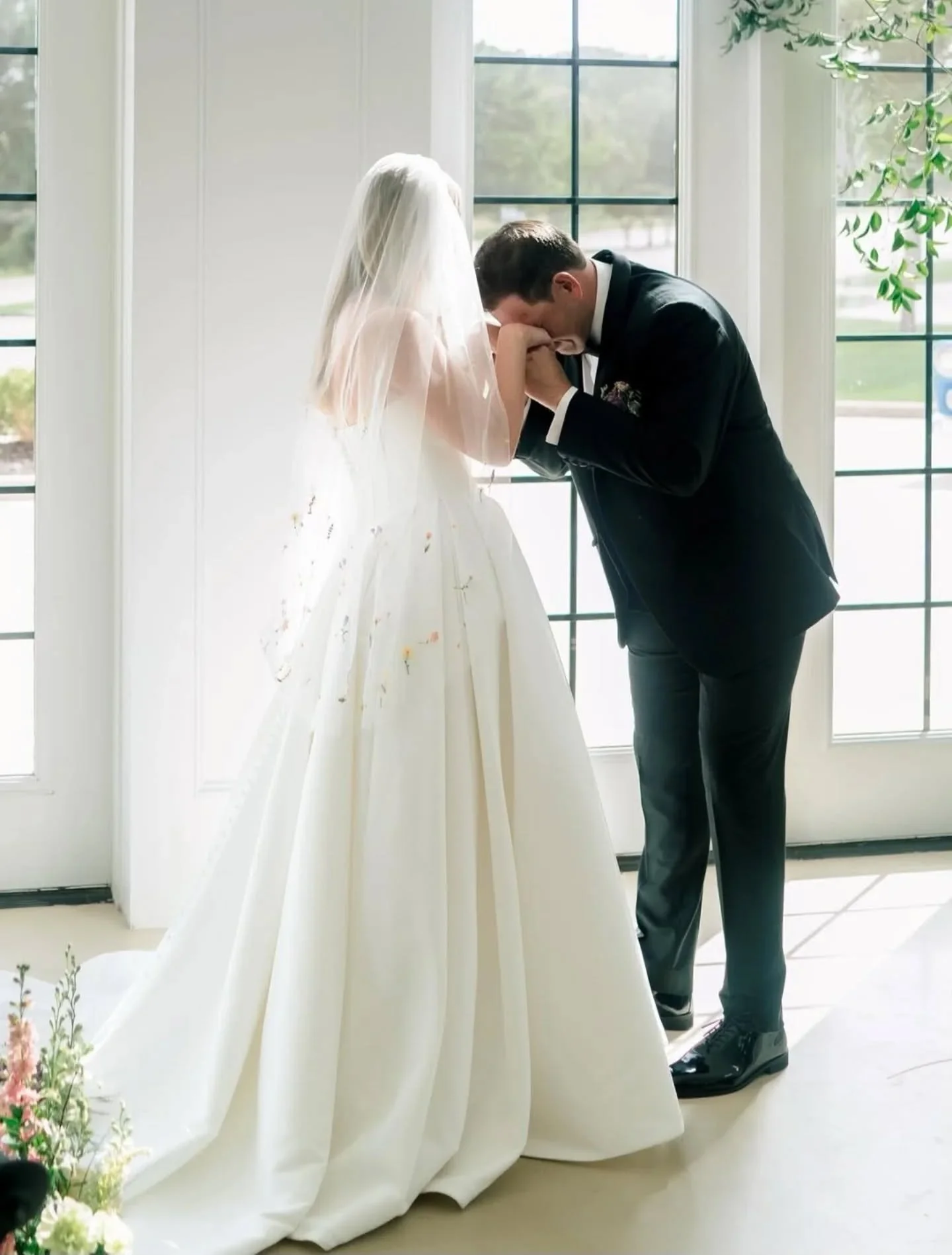 Wonderful bride Hannah wearing her bespoke fingertip length wedding veil 🤍

A veil filled with delicate wildflowers in pastel shades that are concentrated on the lower edge of the veil and fade upwards.

Each flower is embroidered entirely by hand w