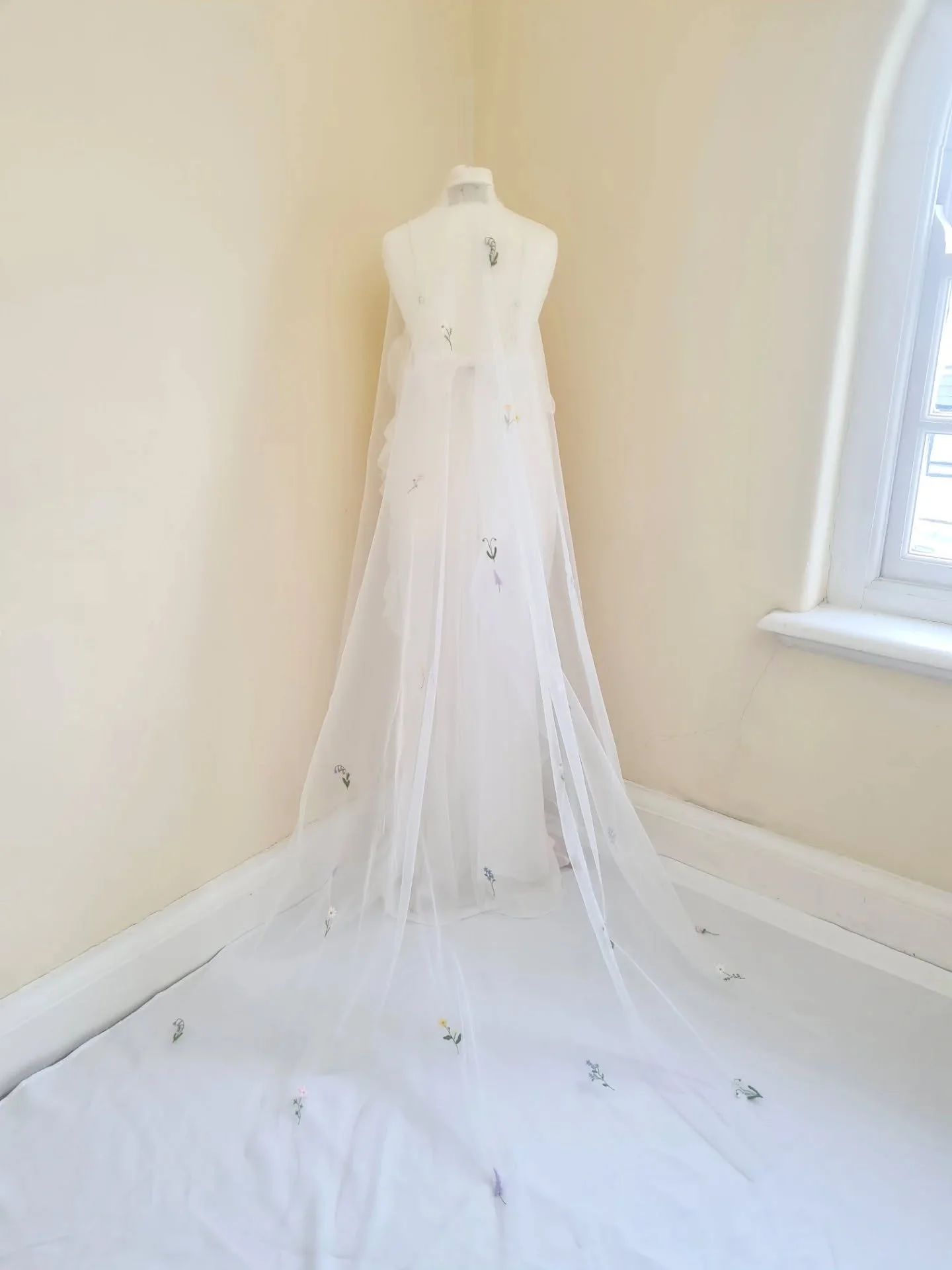 Last day of our 10% off made-to-order veils. Ends 9pm GMT.

Use code: BIRTHDAY10

🤍 English Garden Veil 

Filled with forget me not, lavender, bluebells, daisies, lily of the valley and snowdrops.

Hand embroidered on sheer, soft tulle in an elegant