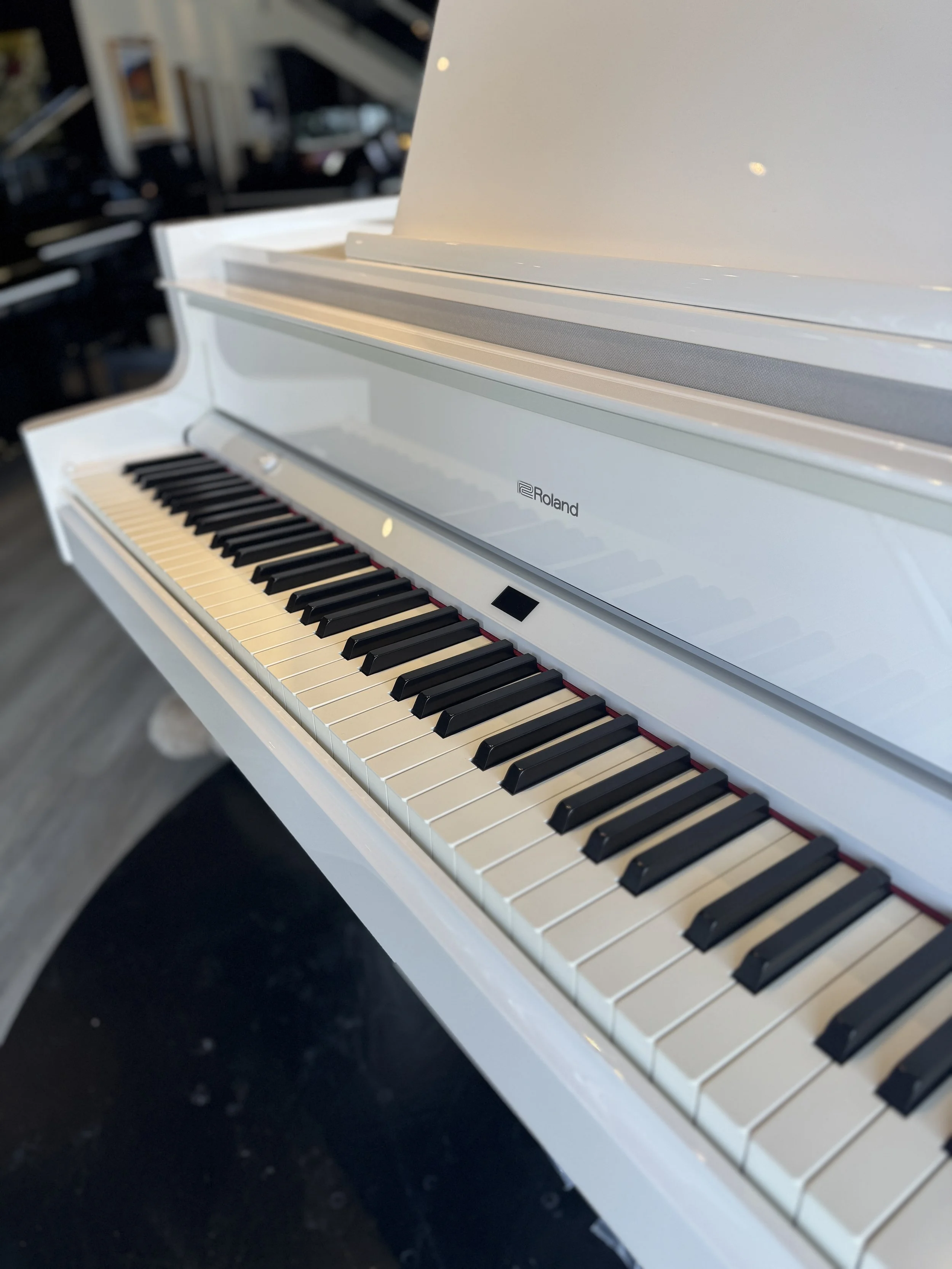 Acoustic vs. Digital Piano: Which is the best for you?  
